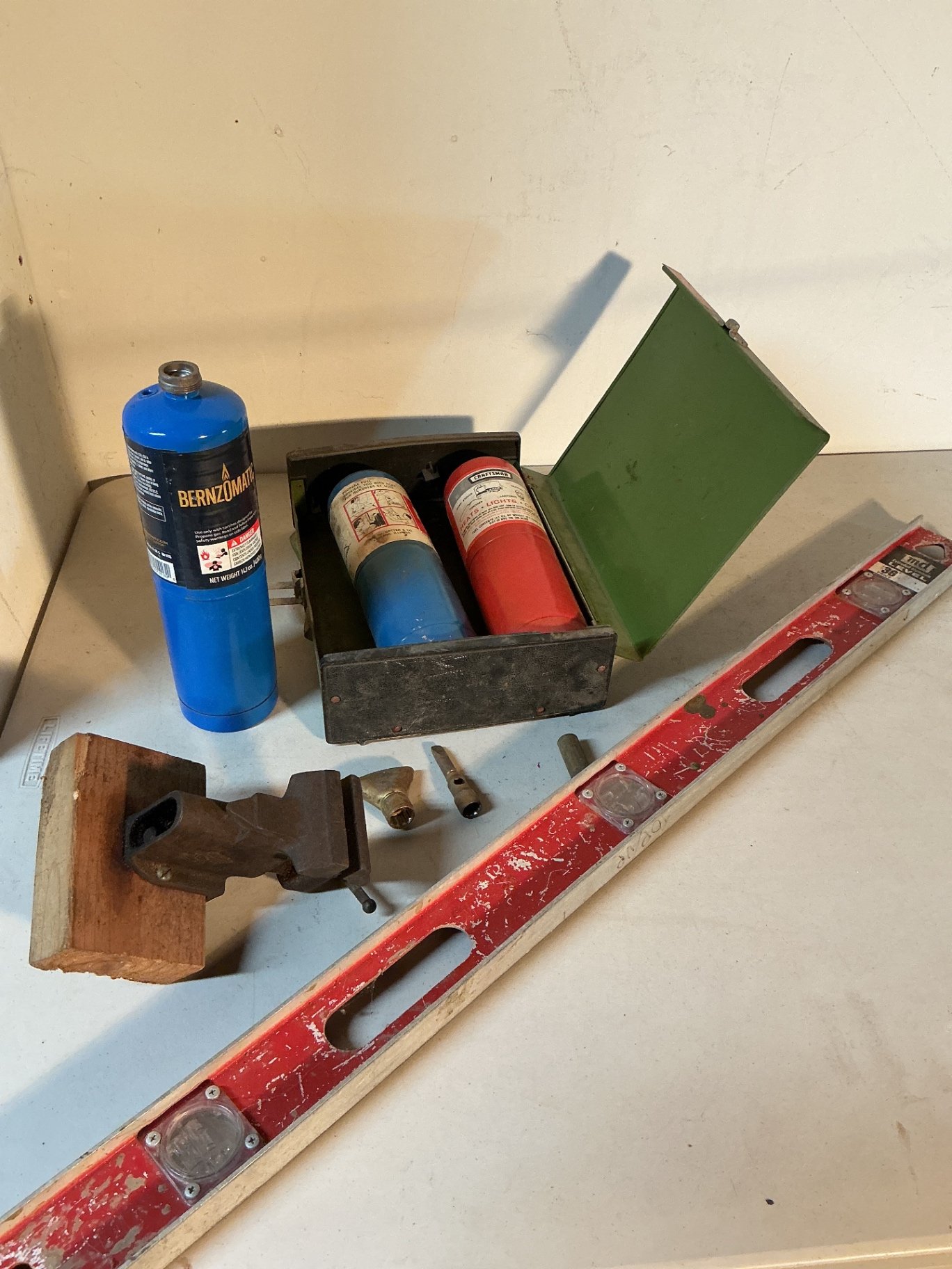 Workshop tools and hardware - image 1 of 4