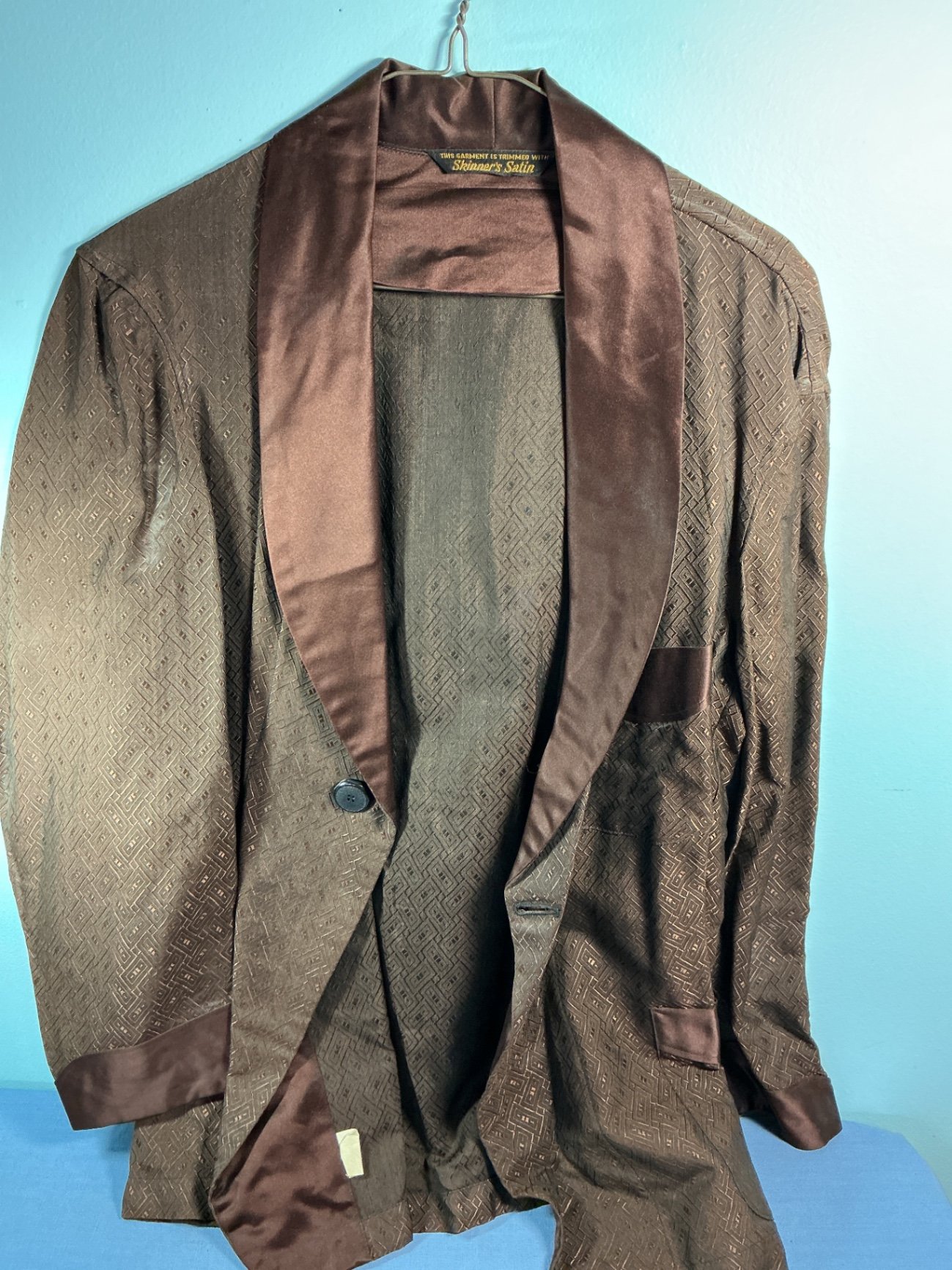 Vintage Men’s Tux, satin smoking jacket - image 5 of 7