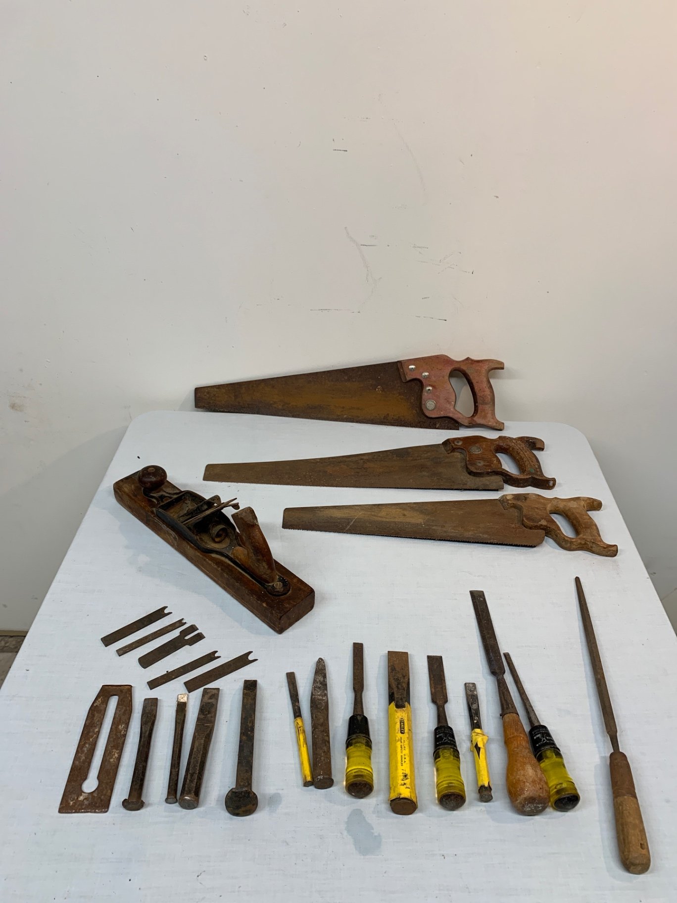 Handsaws, chisels and a planer - image 1 of 5