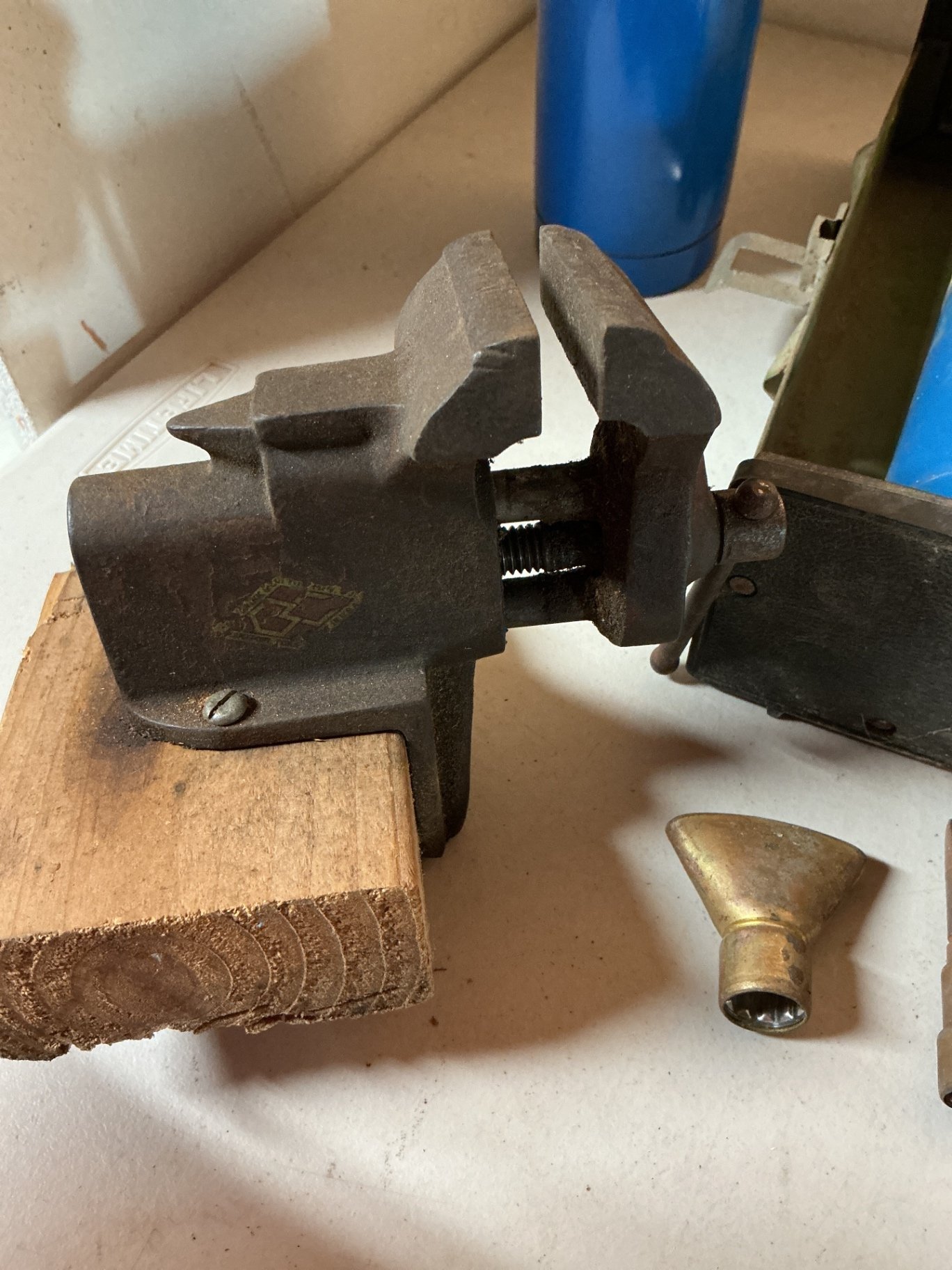 Workshop tools and hardware - image 2 of 4