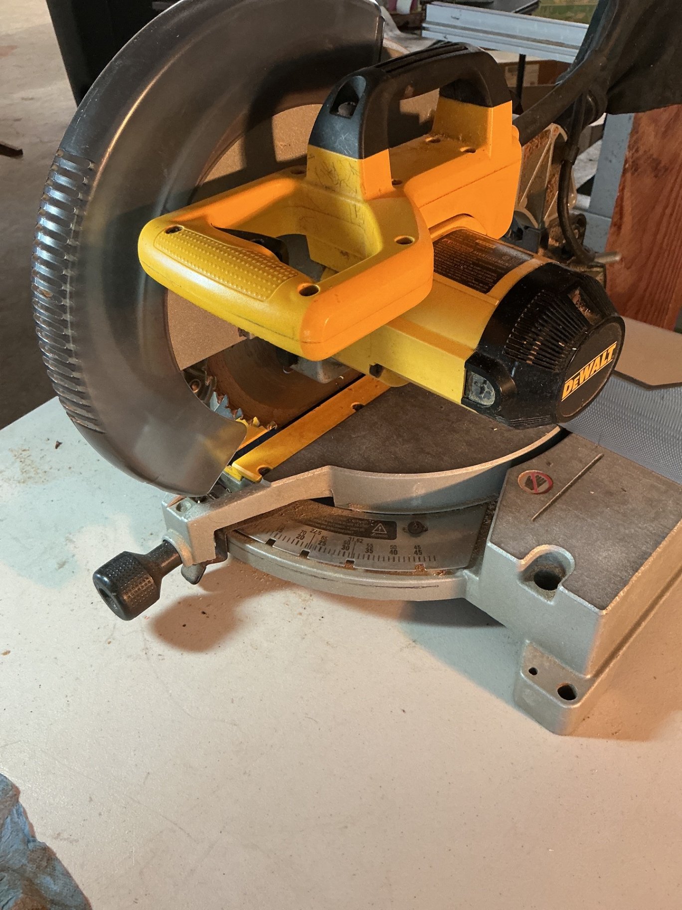 Delta compound miter saw - image 4 of 4
