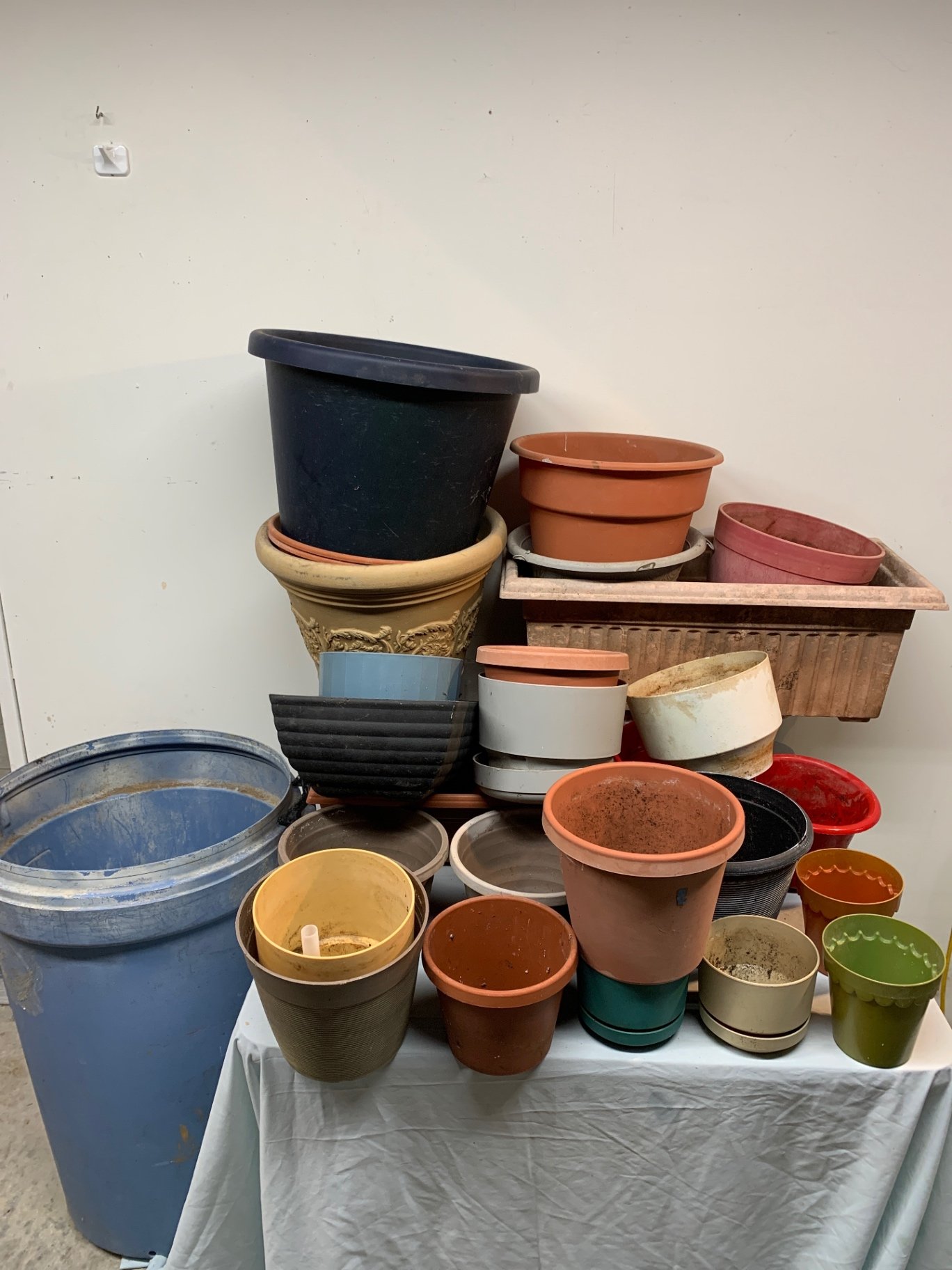 Assorted Plastic Pots - image 1 of 8