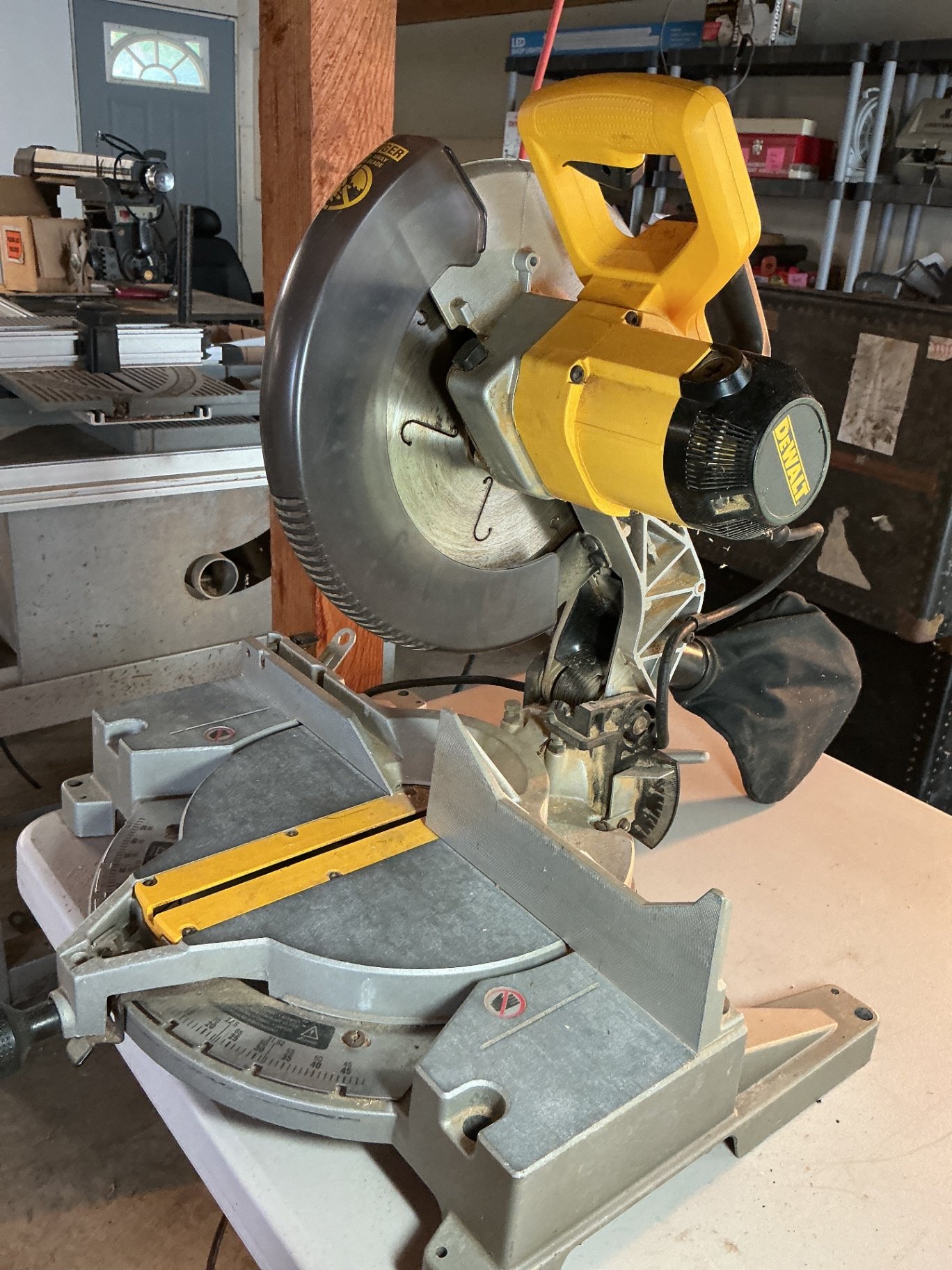 Delta compound miter saw - image 2 of 4