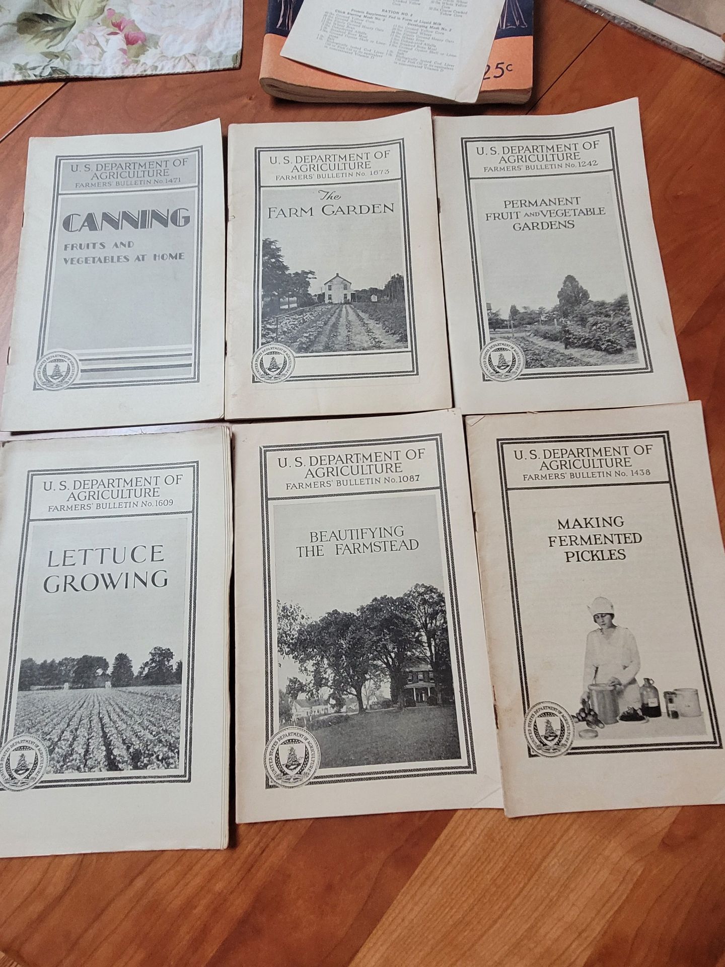 Ephemera Lot 1 - image 8 of 10
