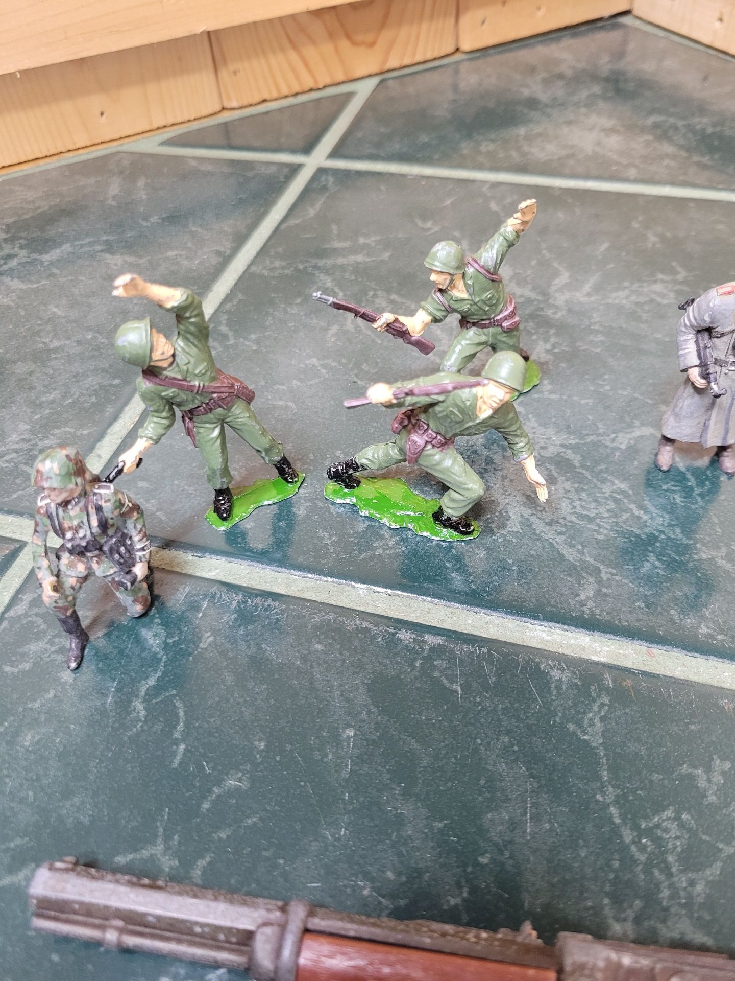 Toys and Sharpners - image 6 of 6