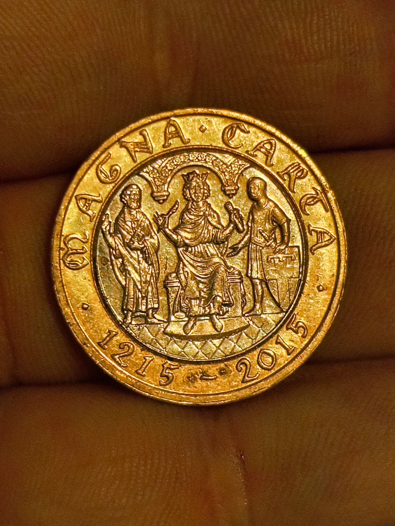 Magna Carta Two Pound Coin (2015) - image 1 of 2