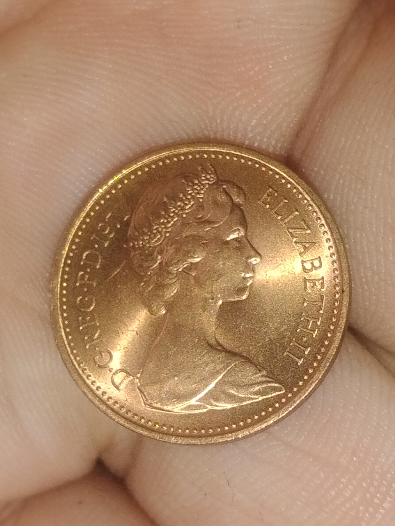 Elizabeth II copper coin with crowned emblem on reverse - image 1 of 2