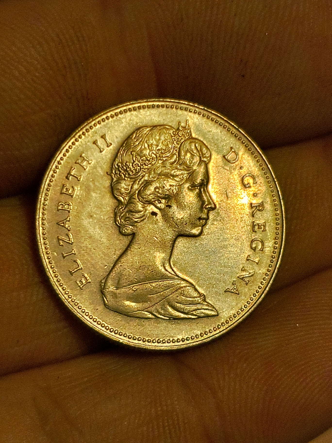 Canadian 50-Cent Coin (1974) with Queen Elizabeth II and Coat of Arms - image 1 of 2