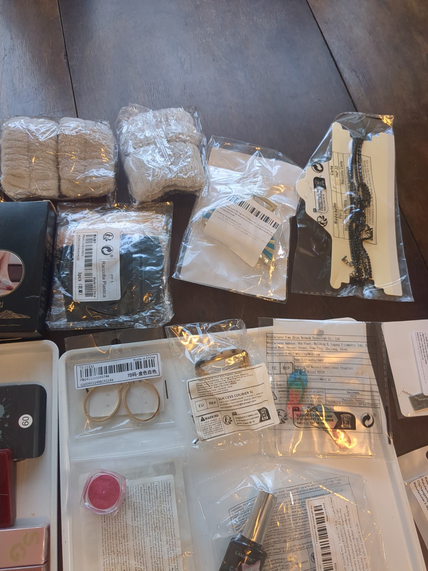 Makeup and more ladies lot - image 4 of 17