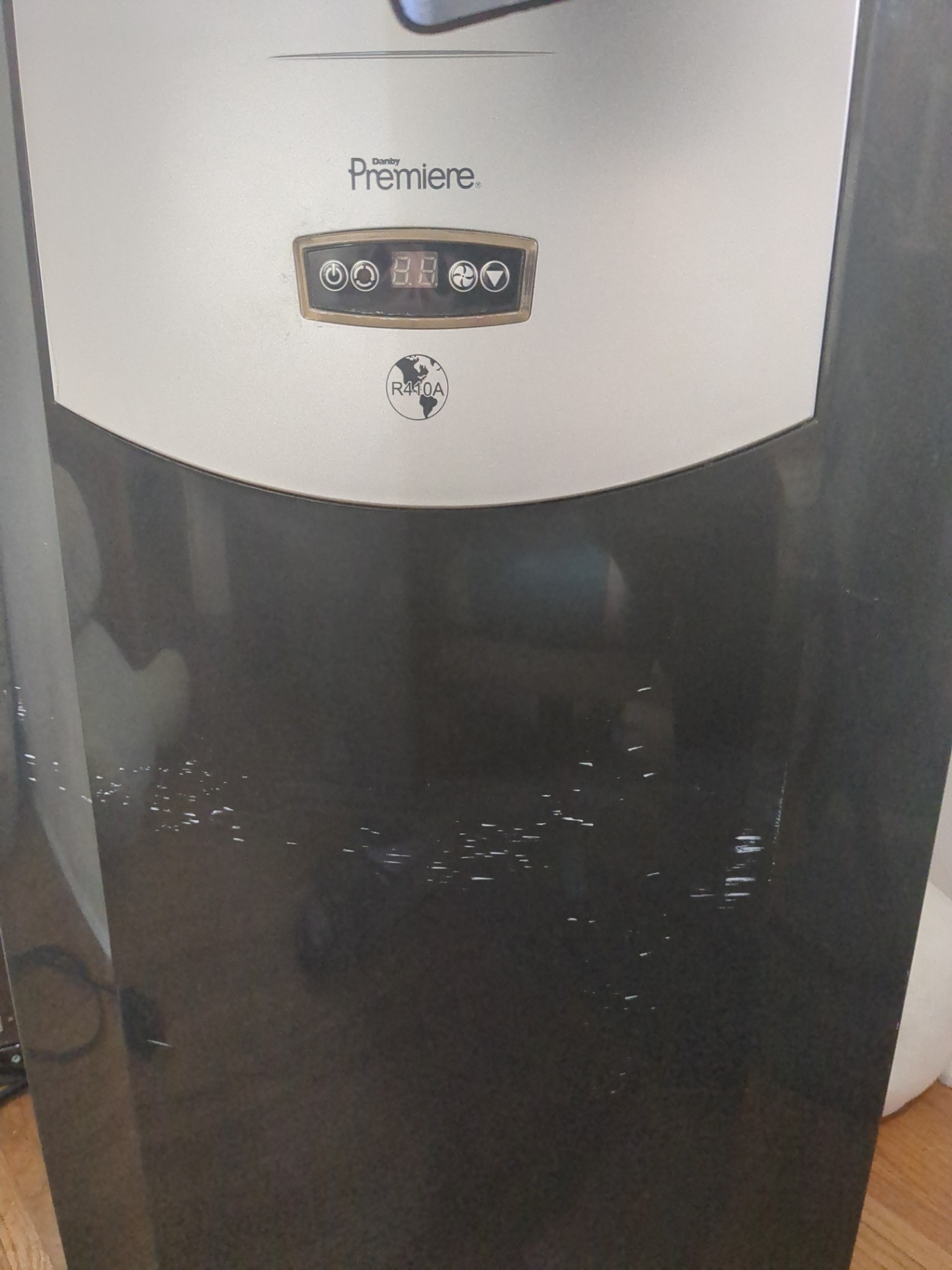 Large AC unit - image 1 of 5