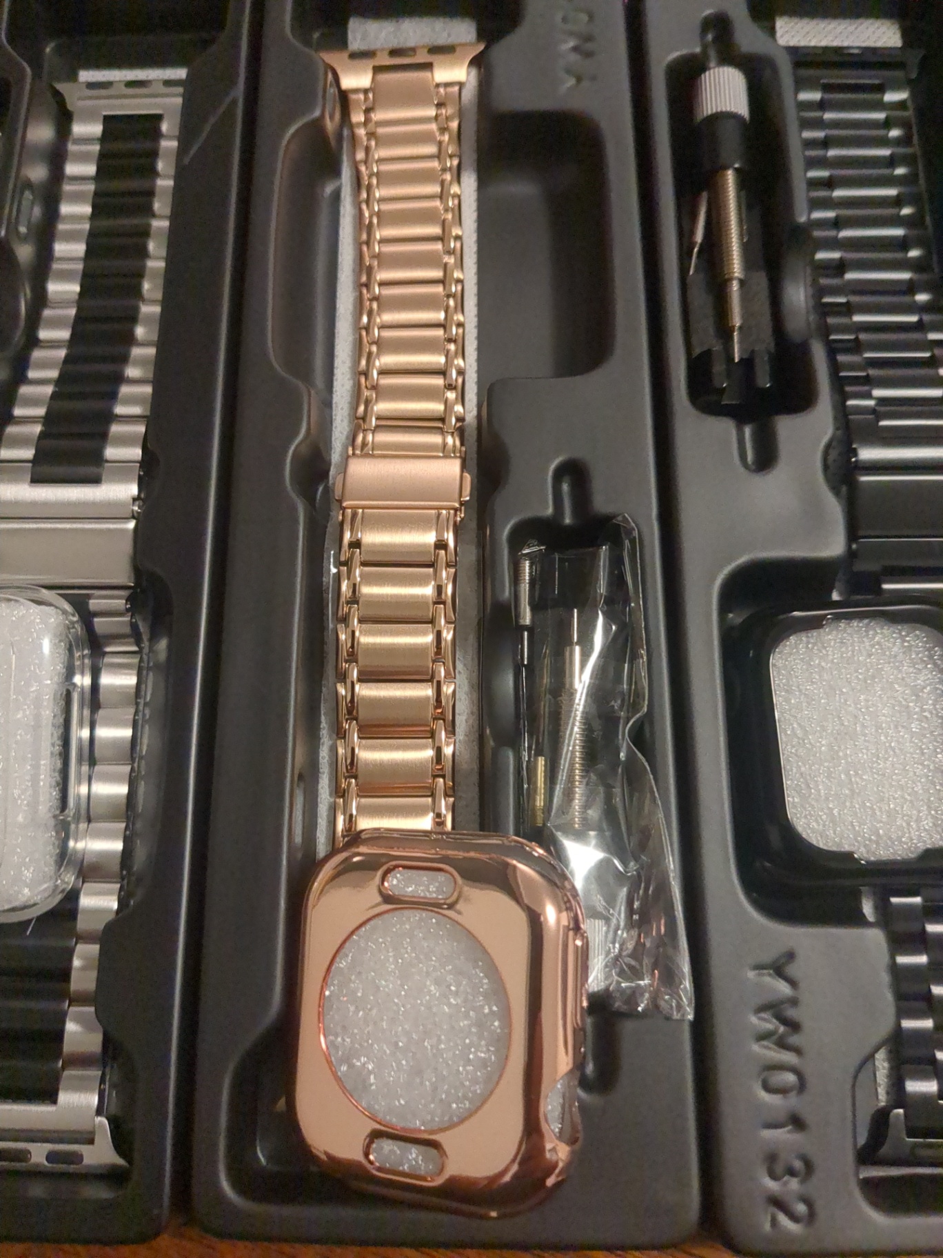 Fullmosa premium stainless steel iWatch/smartwatch wristbands - image 1 of 10