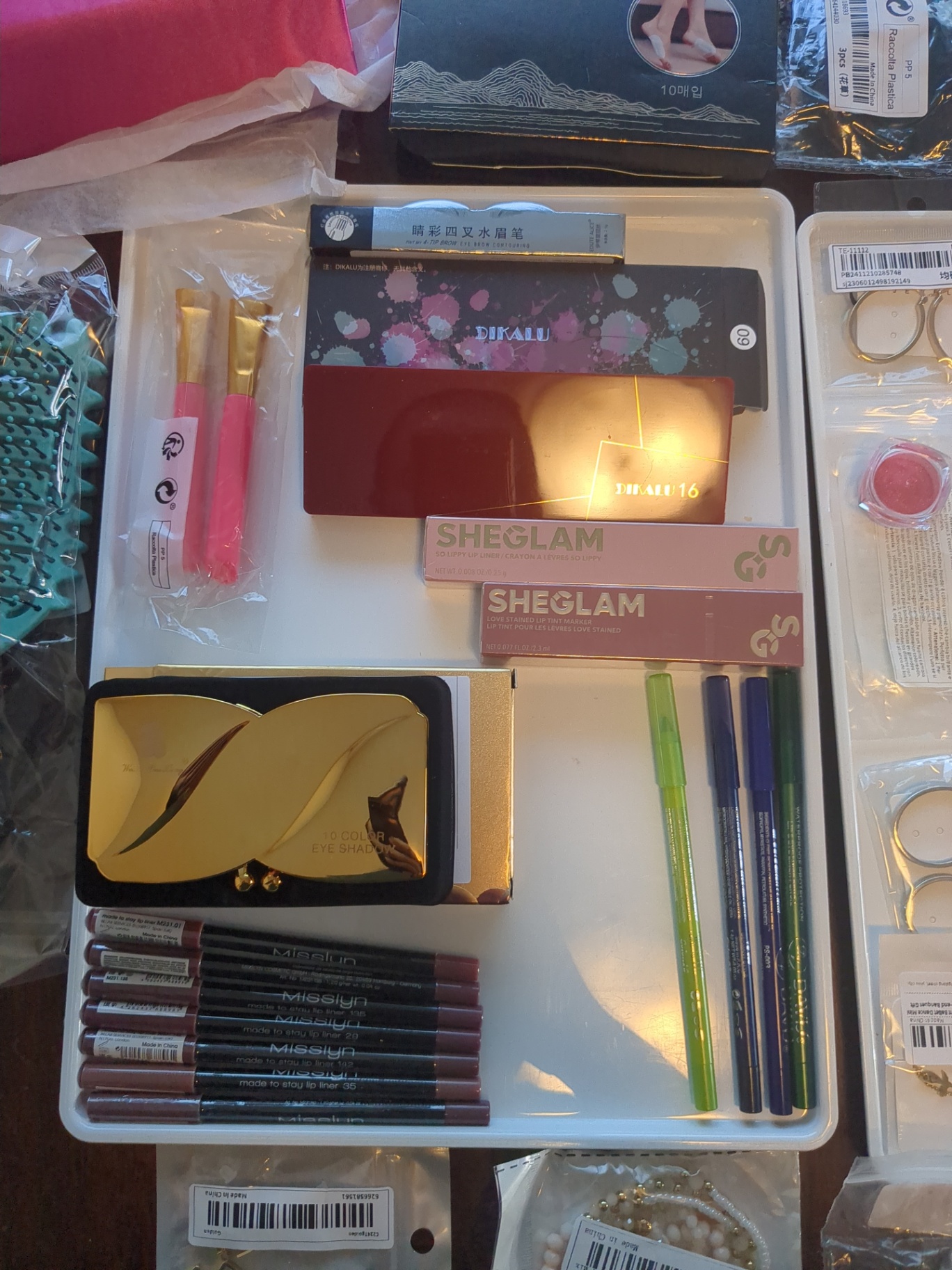 Makeup and more ladies lot - image 2 of 17