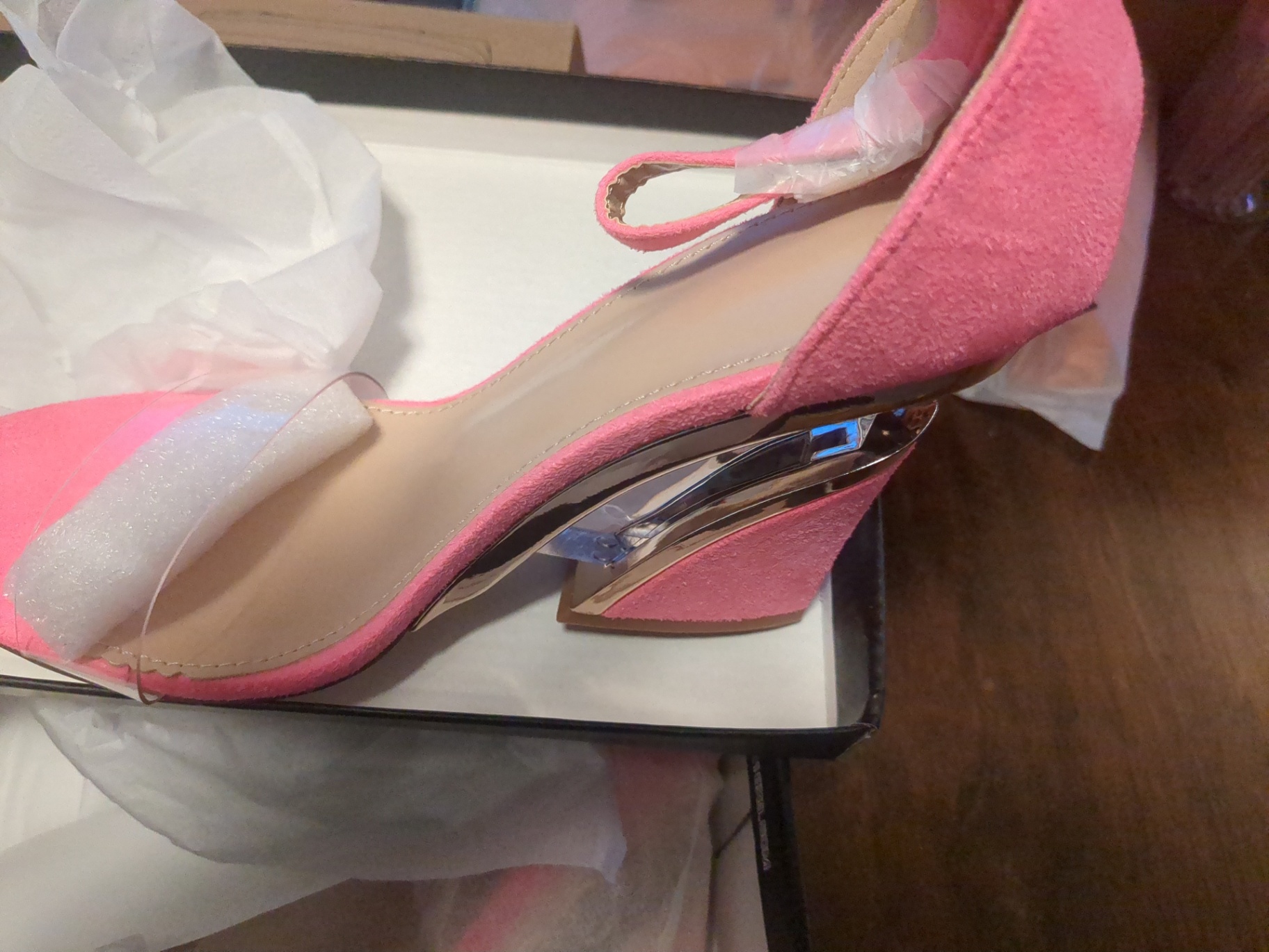 Woman's high heel shoes say size 8 - image 3 of 6