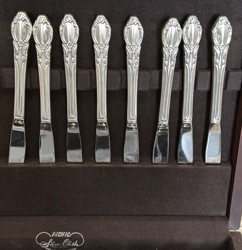 Silverware Flatware Set in Wooden Storage Chest - image 3 of 6