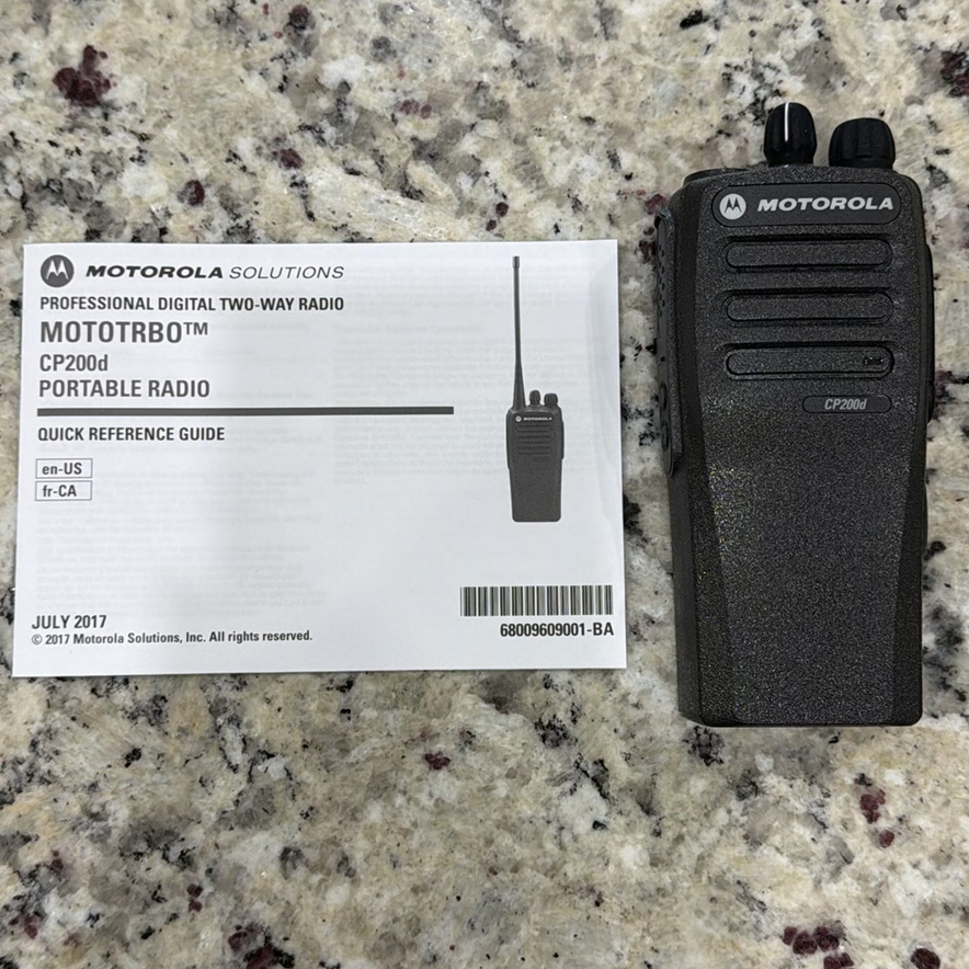 Motorola CP200d Portable Radio - image 1 of 3