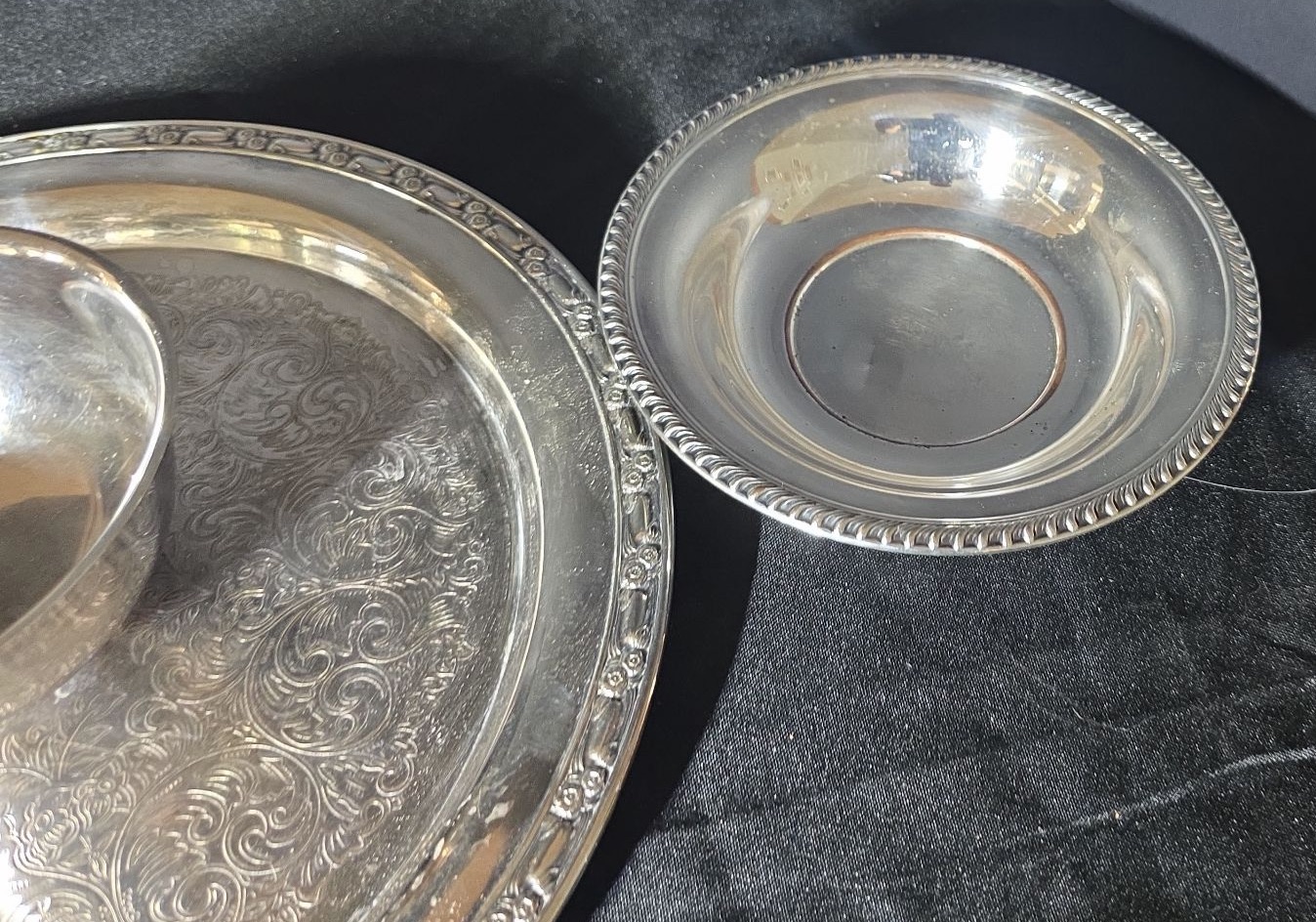 Silver-plated serving ware with glass dishes and hourglass timer - image 11 of 13