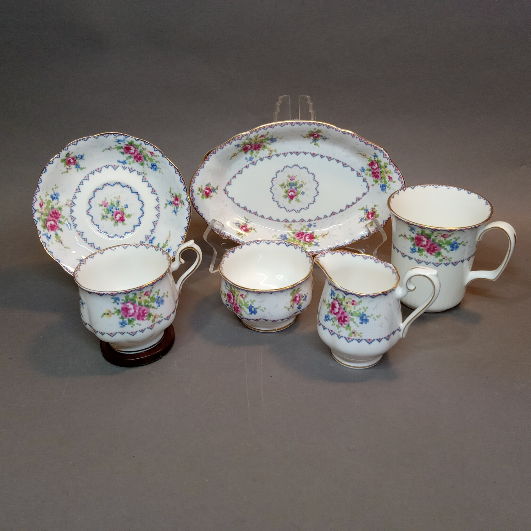 Royal Albert Mixed Bone China - image 2 of 15