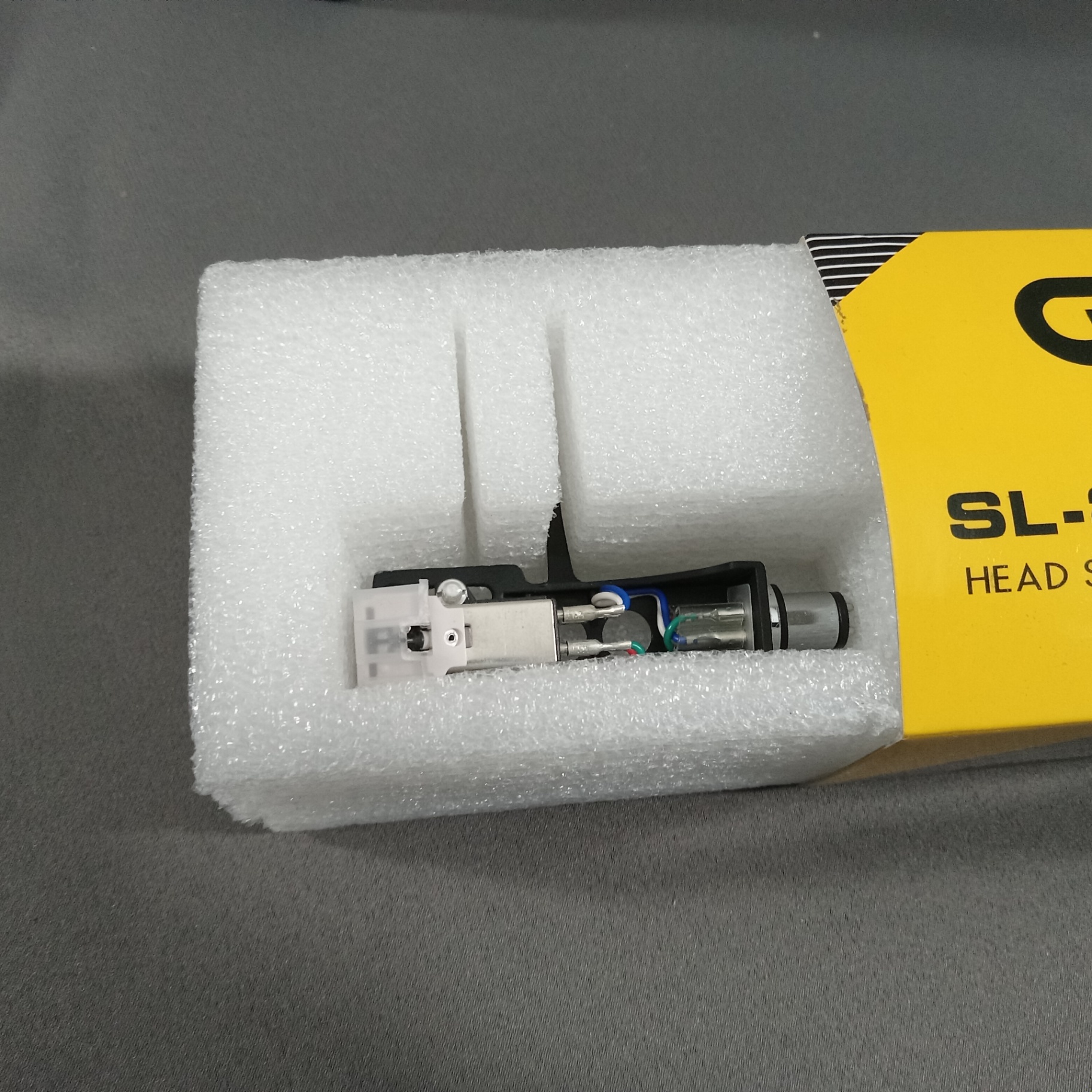 GLi Pro Turntable & Accessories - image 8 of 10