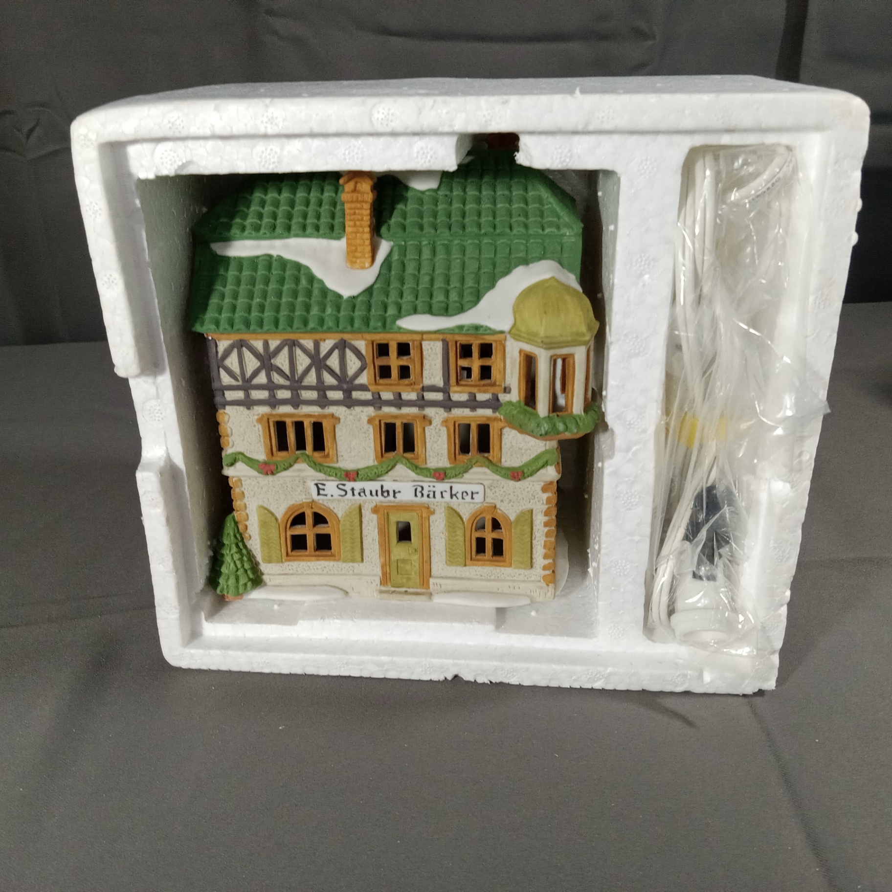  Dept. 56 Alpine Village Series - Buying Baker's Bread + E. Staubr Backer - image 5 of 7