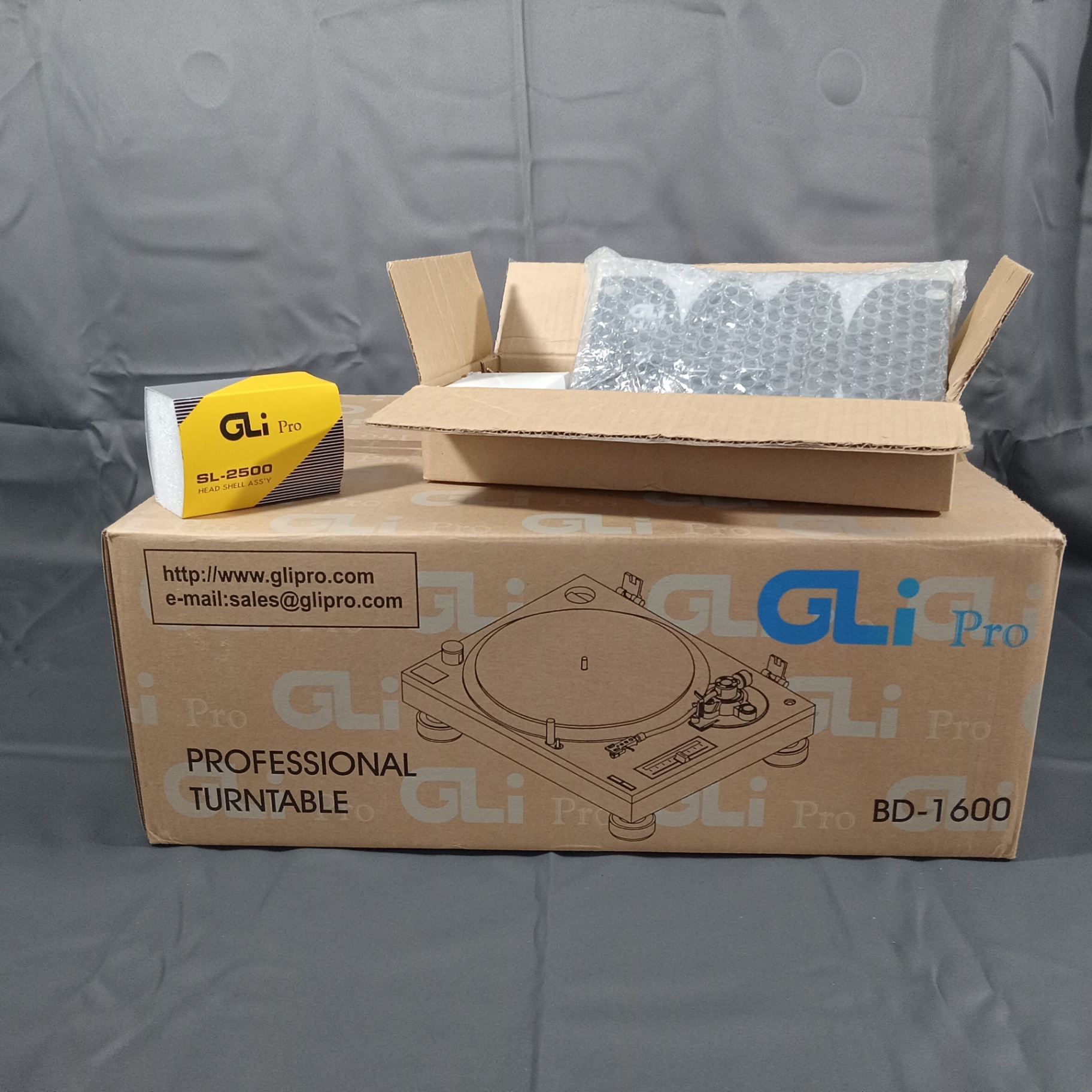 GLi Pro Turntable & Accessories - image 1 of 10