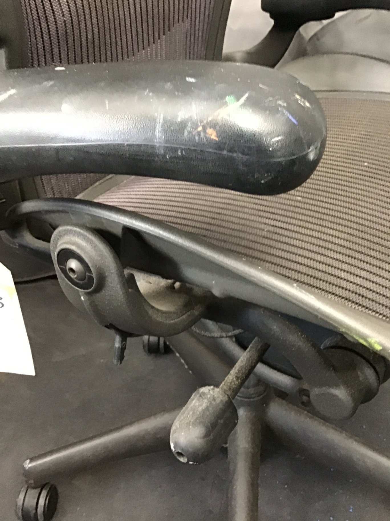 Henry Miller Aeron Office Chairs - image 3 of 8