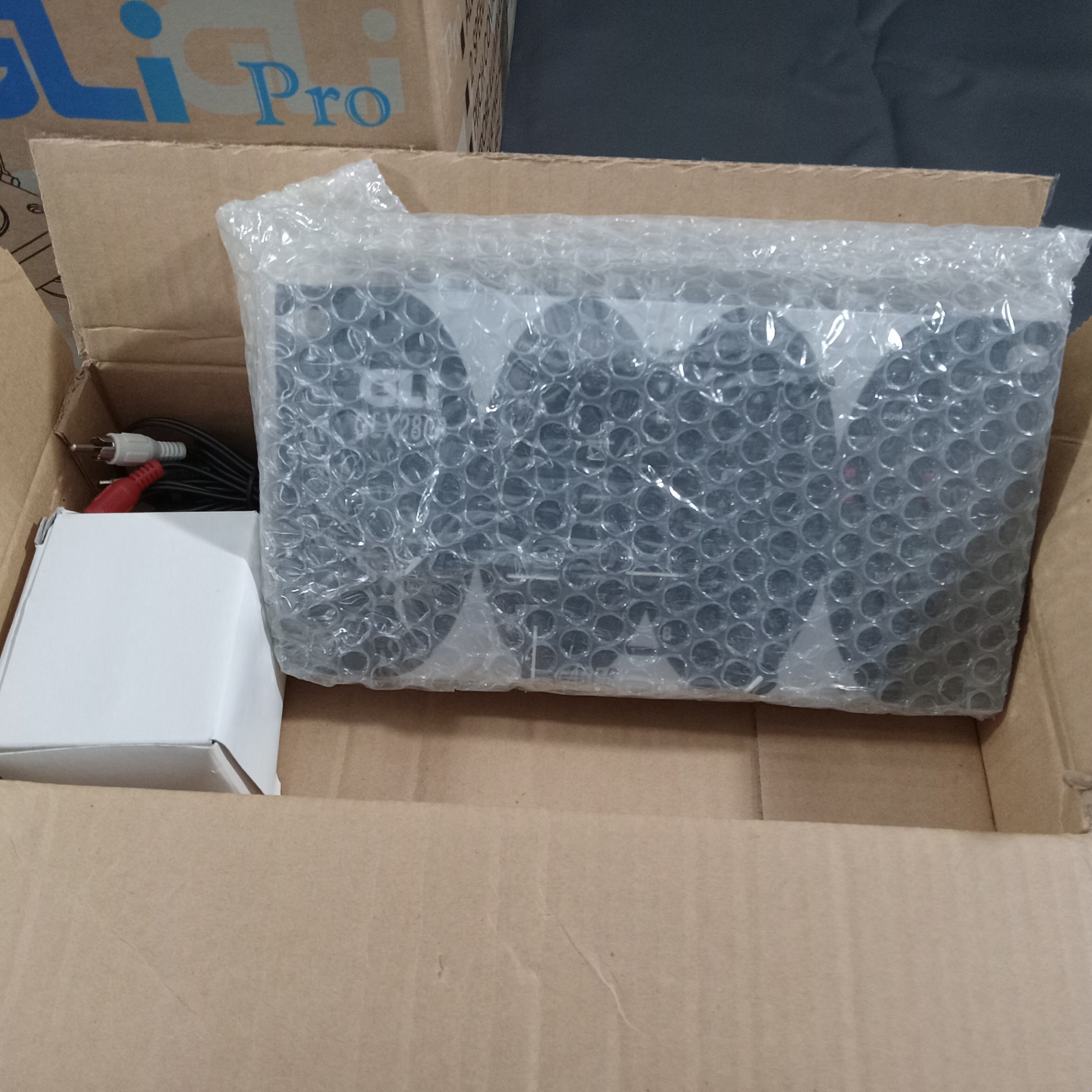 GLi Pro Turntable & Accessories - image 9 of 10