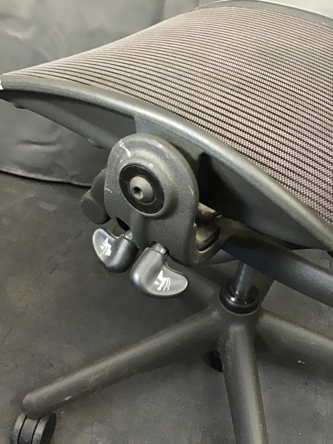 Henry Miller Aeron Office Chairs - image 6 of 8