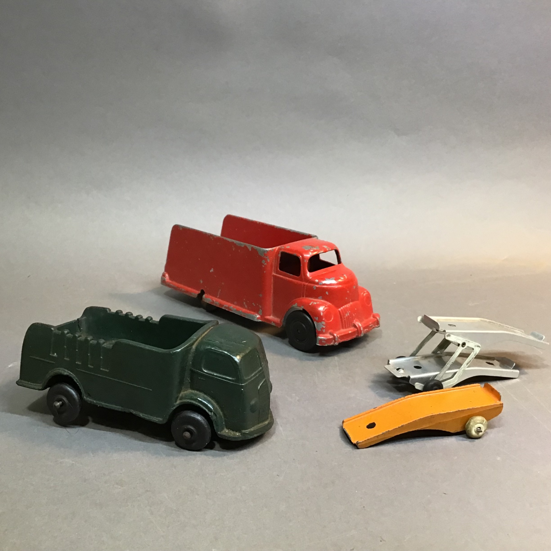 Vintage Aluminum Forklift & Toy Cars - image 5 of 14