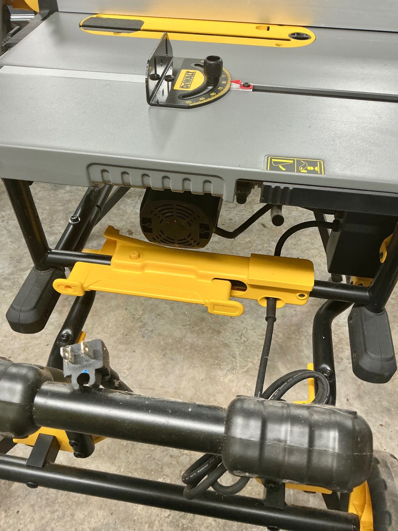 DeWalt DWE7491 10-Inch Portable Table Saw on Stand - image 4 of 5