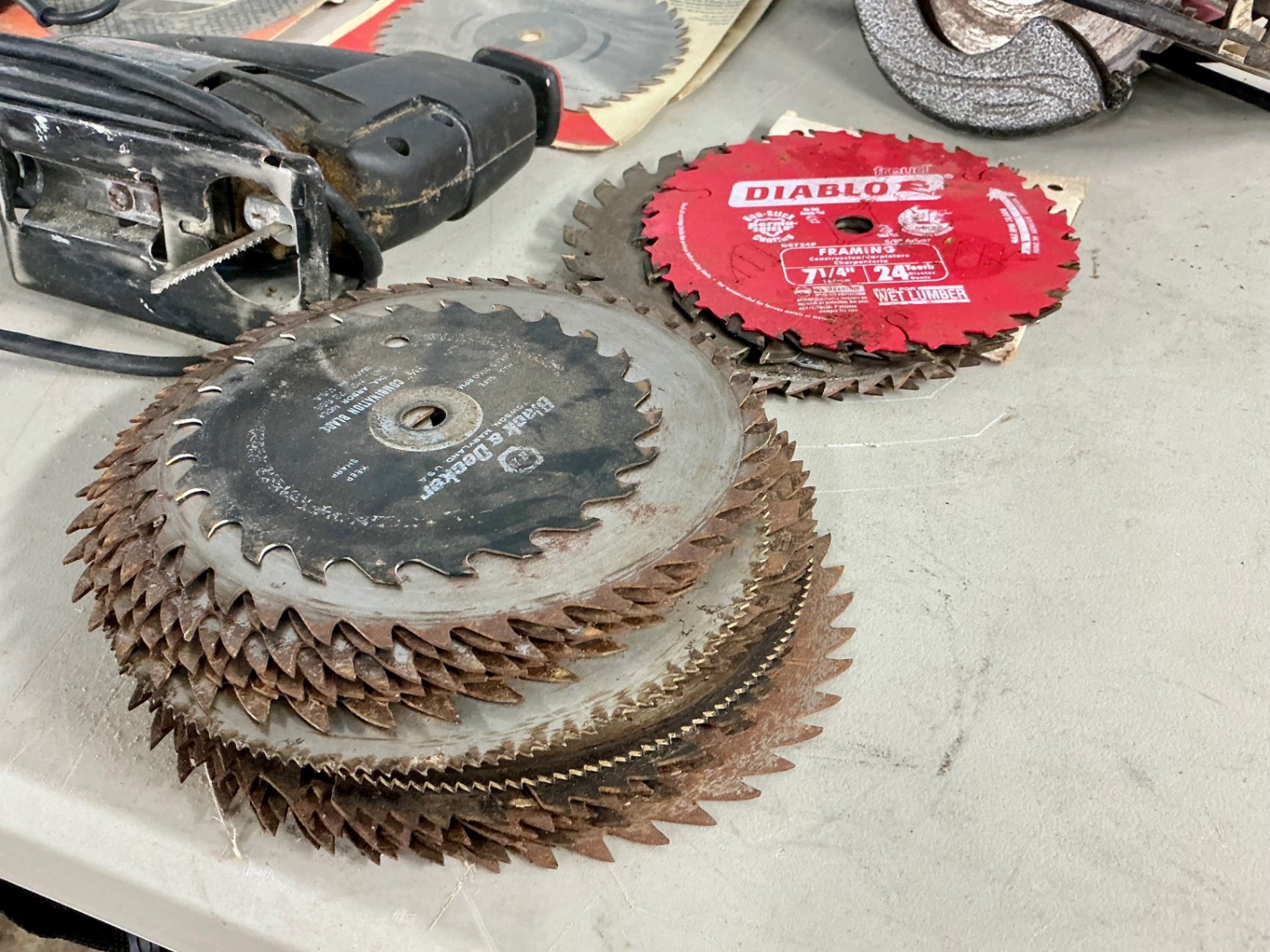 Assorted power tools and cutting blades - image 6 of 6