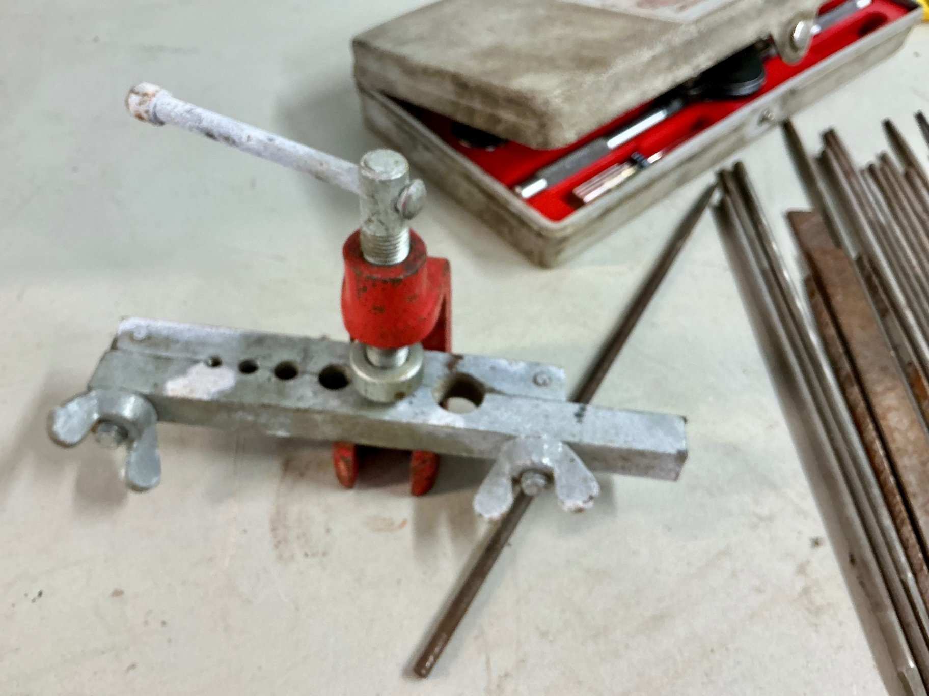 Assorted metalworking hand tools - image 6 of 6