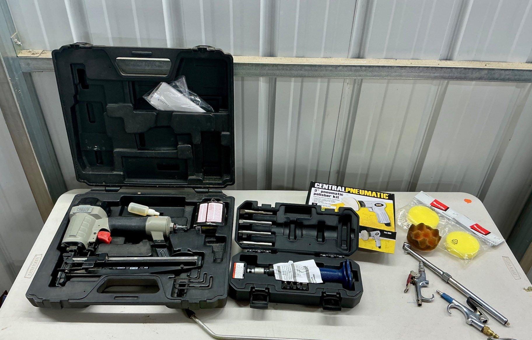 Pneumatic power tools and accessories set - image 1 of 7