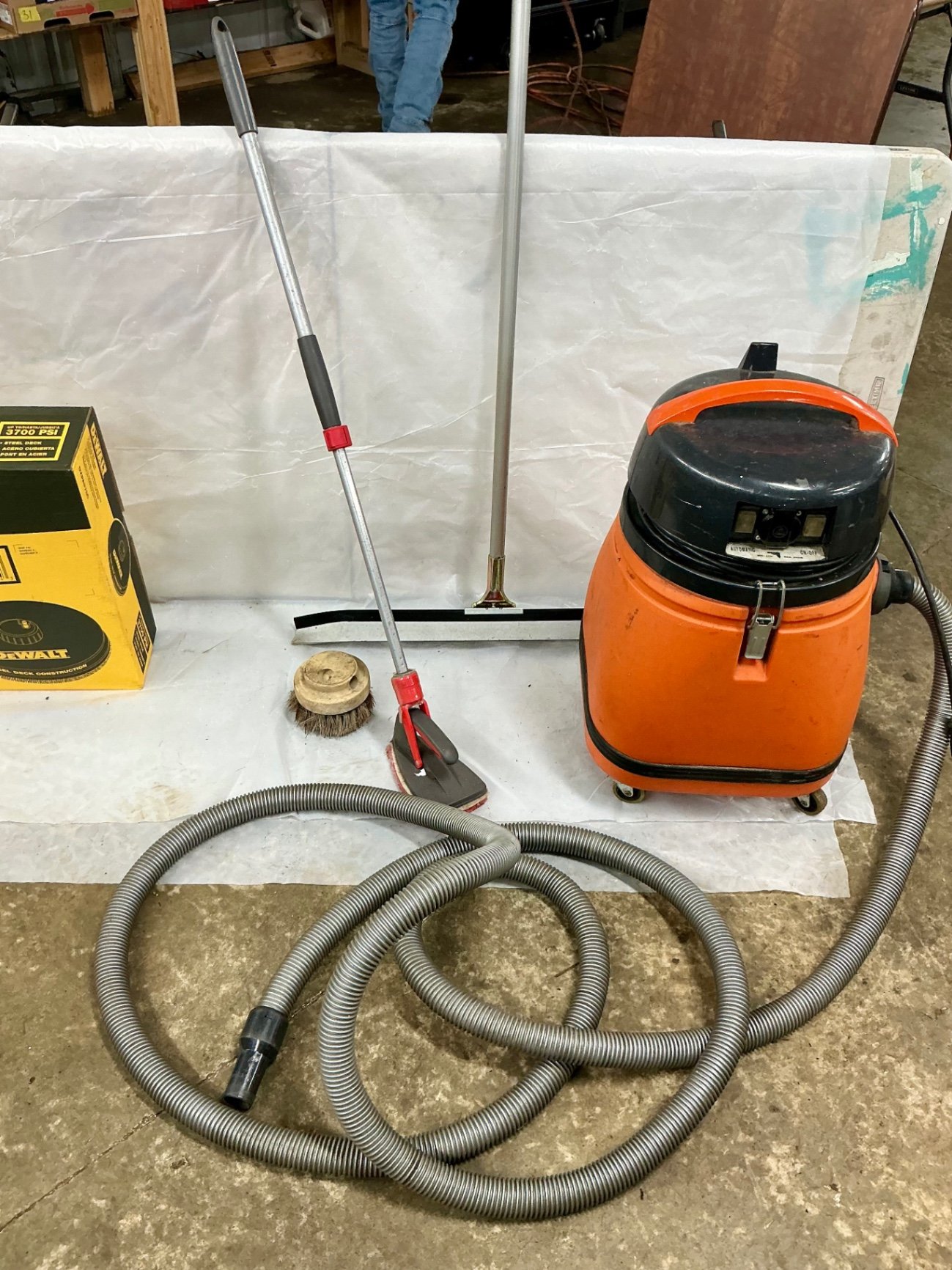 DeWALT 18-Inch Pressure Washer Surface Cleaner and Wet/Dry Vacuum - image 6 of 6