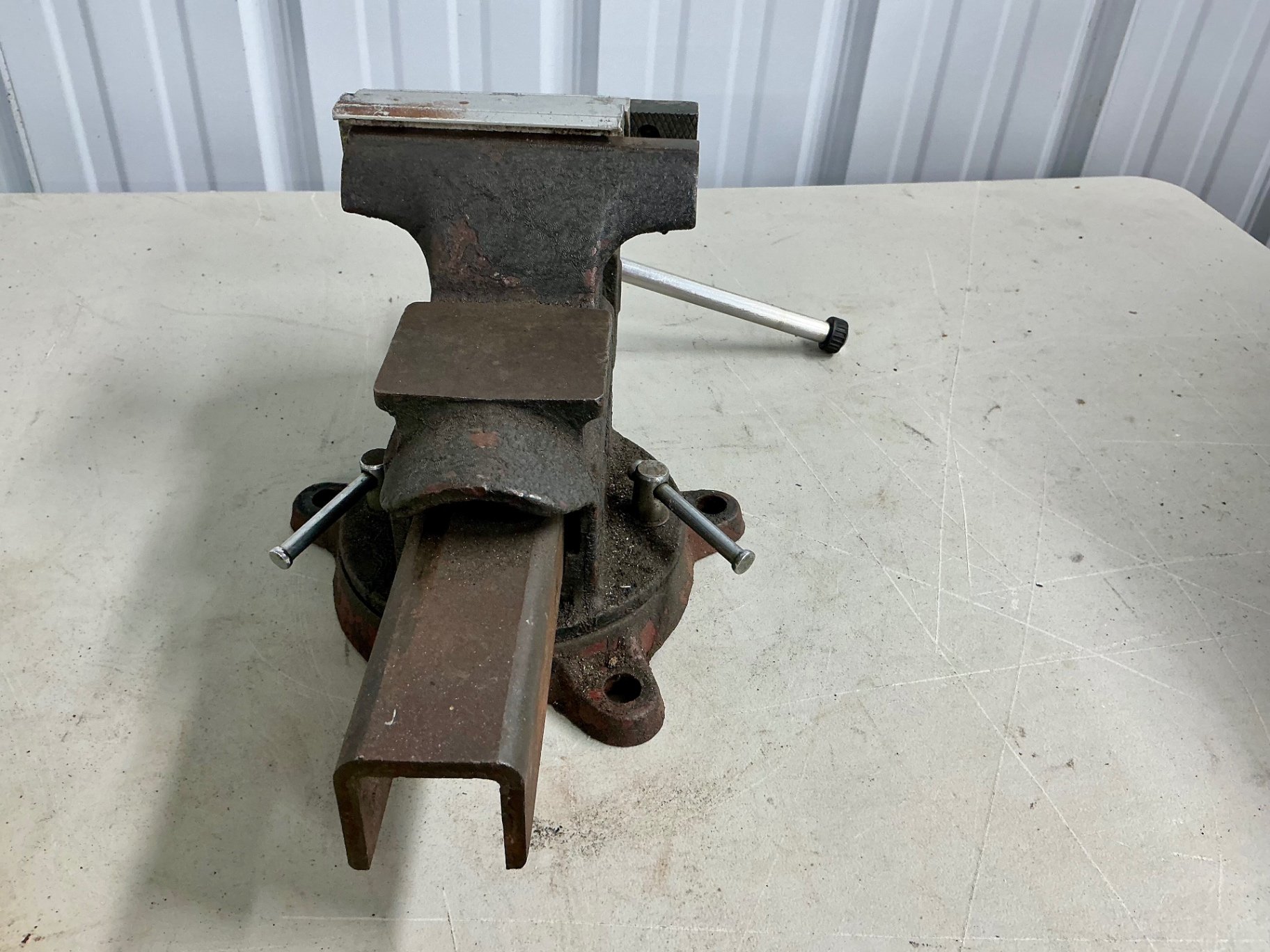 Bench vise with swivel base - image 3 of 3