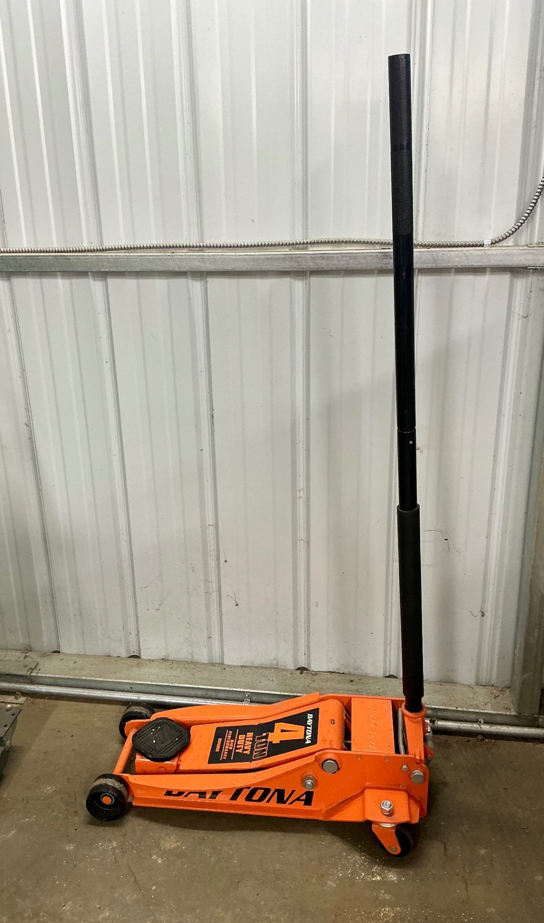 Daytona 4-Ton Heavy-Duty Floor Jack - image 3 of 3
