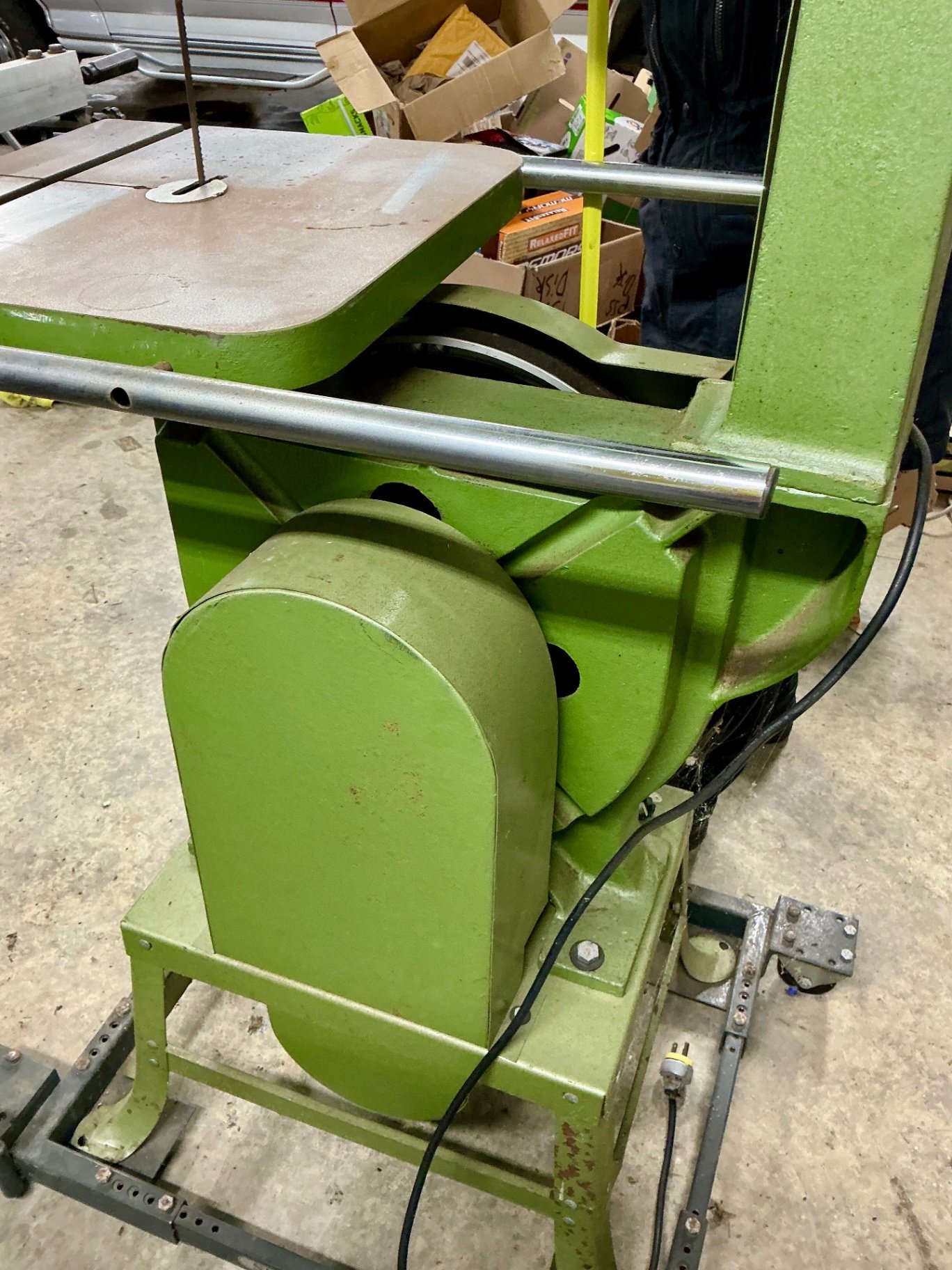 Grizzly 18-Inch Wood Band Saw - image 4 of 11