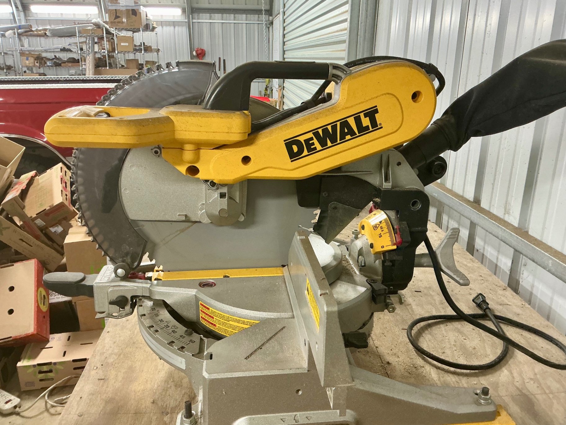 DeWalt 12-inch double-bevel compound miter saw - image 2 of 4