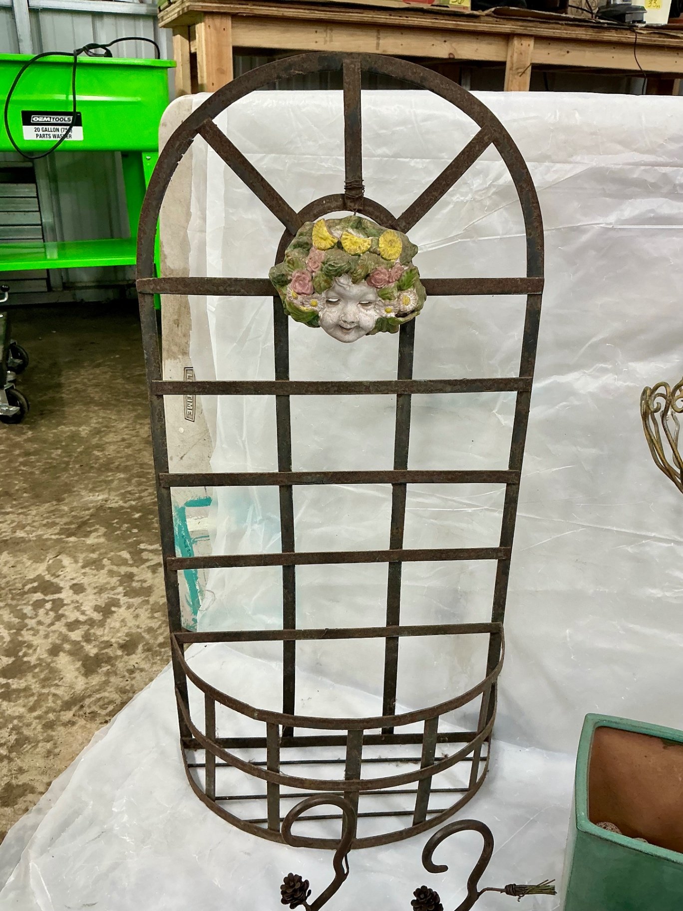 Metal garden decor set with hanging baskets and planters - image 2 of 6