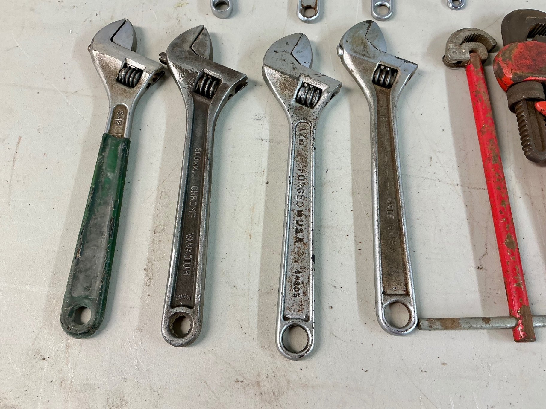 Assorted wrenches and pipe wrenches - image 3 of 4