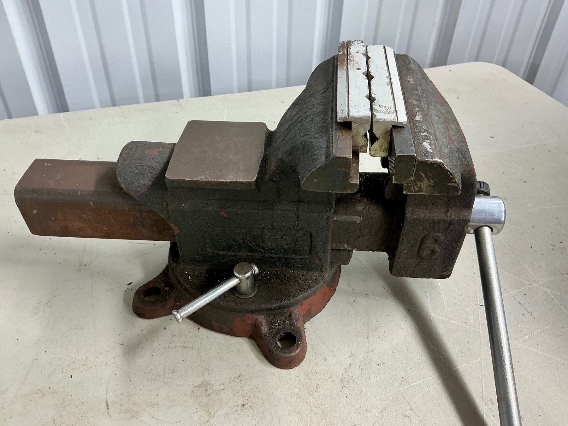 Bench vise with swivel base - image 1 of 3