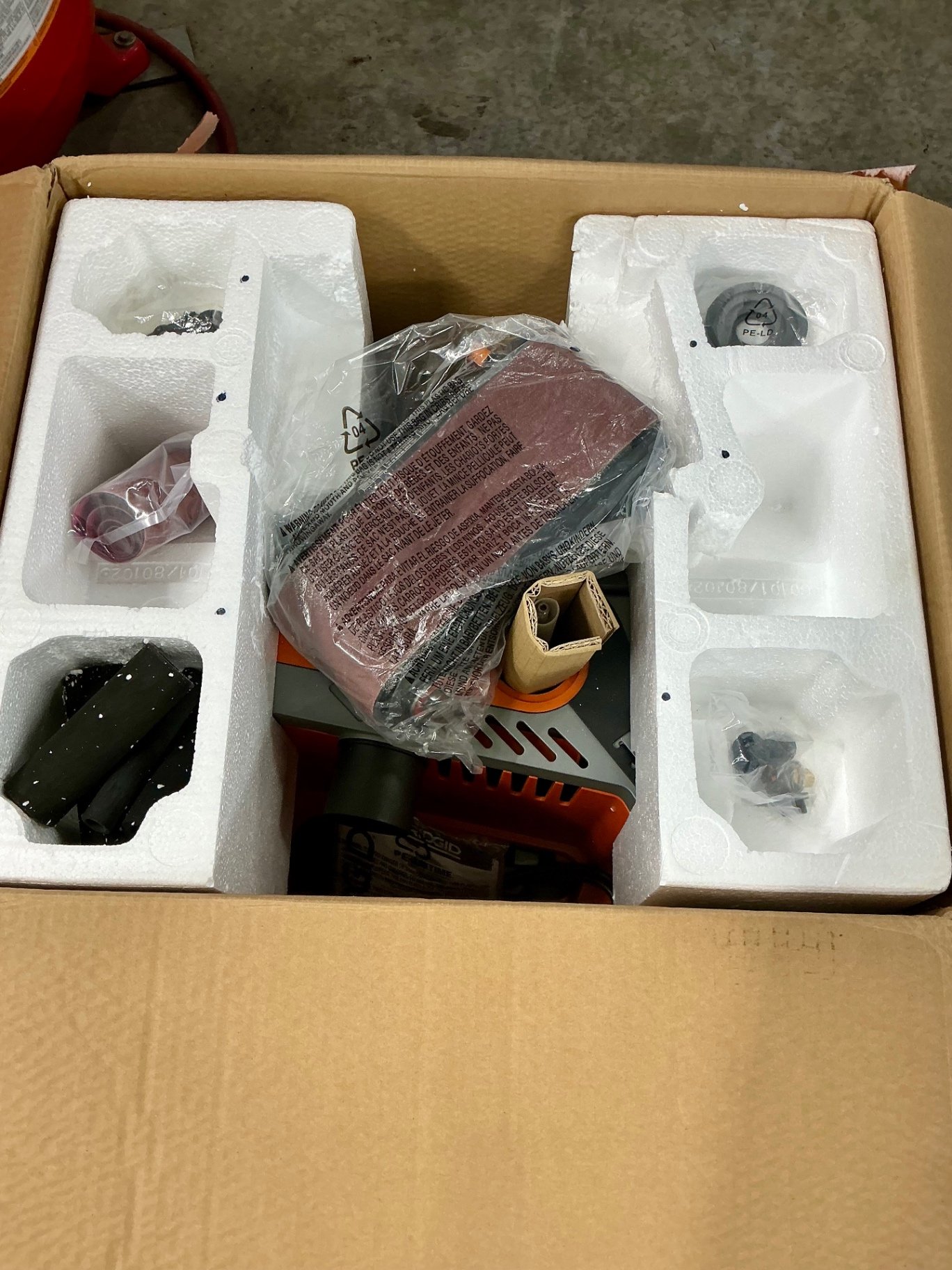 RIDGID 4 in Belt Sander with Box and Accessories - image 2 of 5