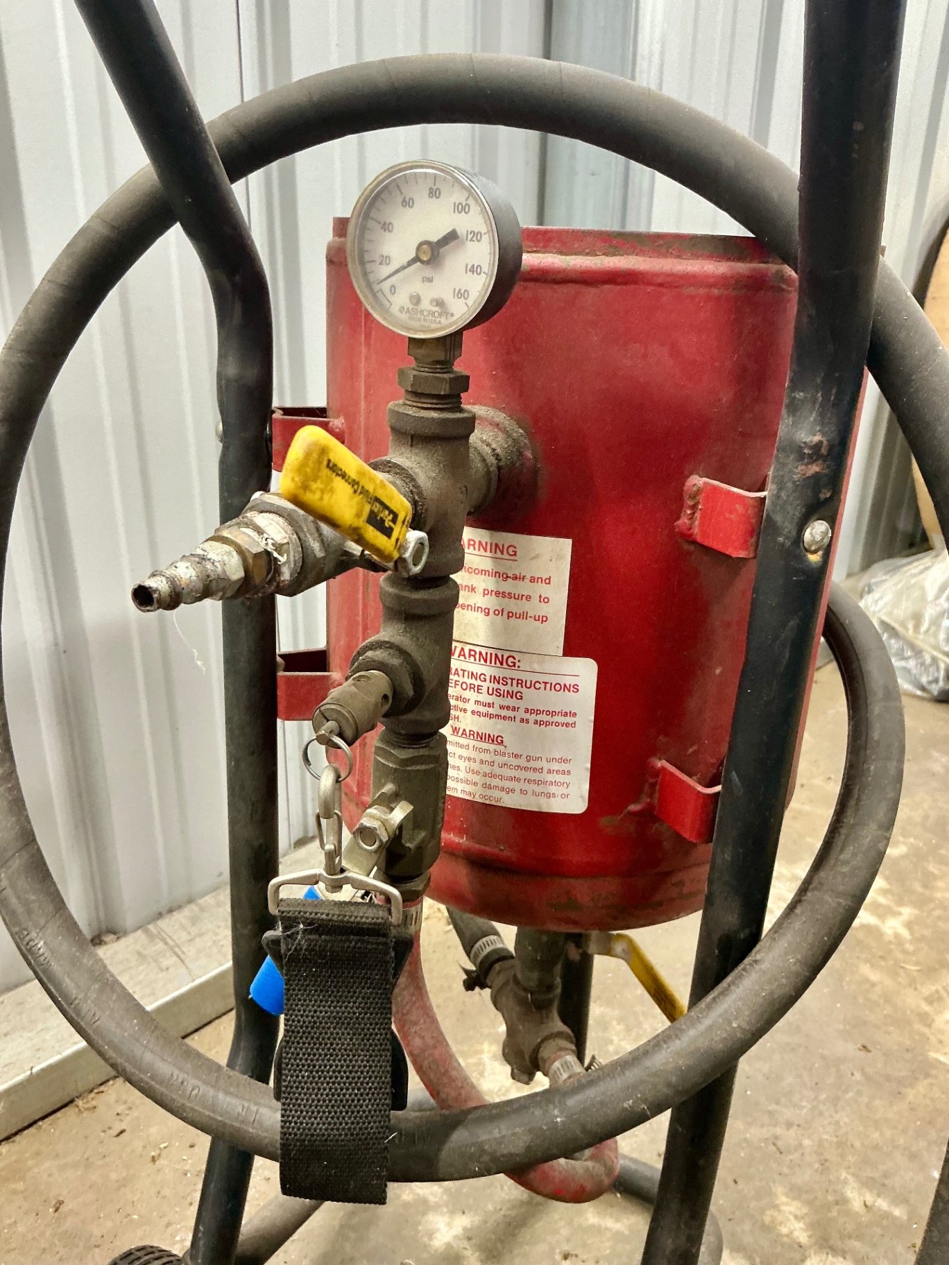 Portable red sand blaster - image 4 of 5