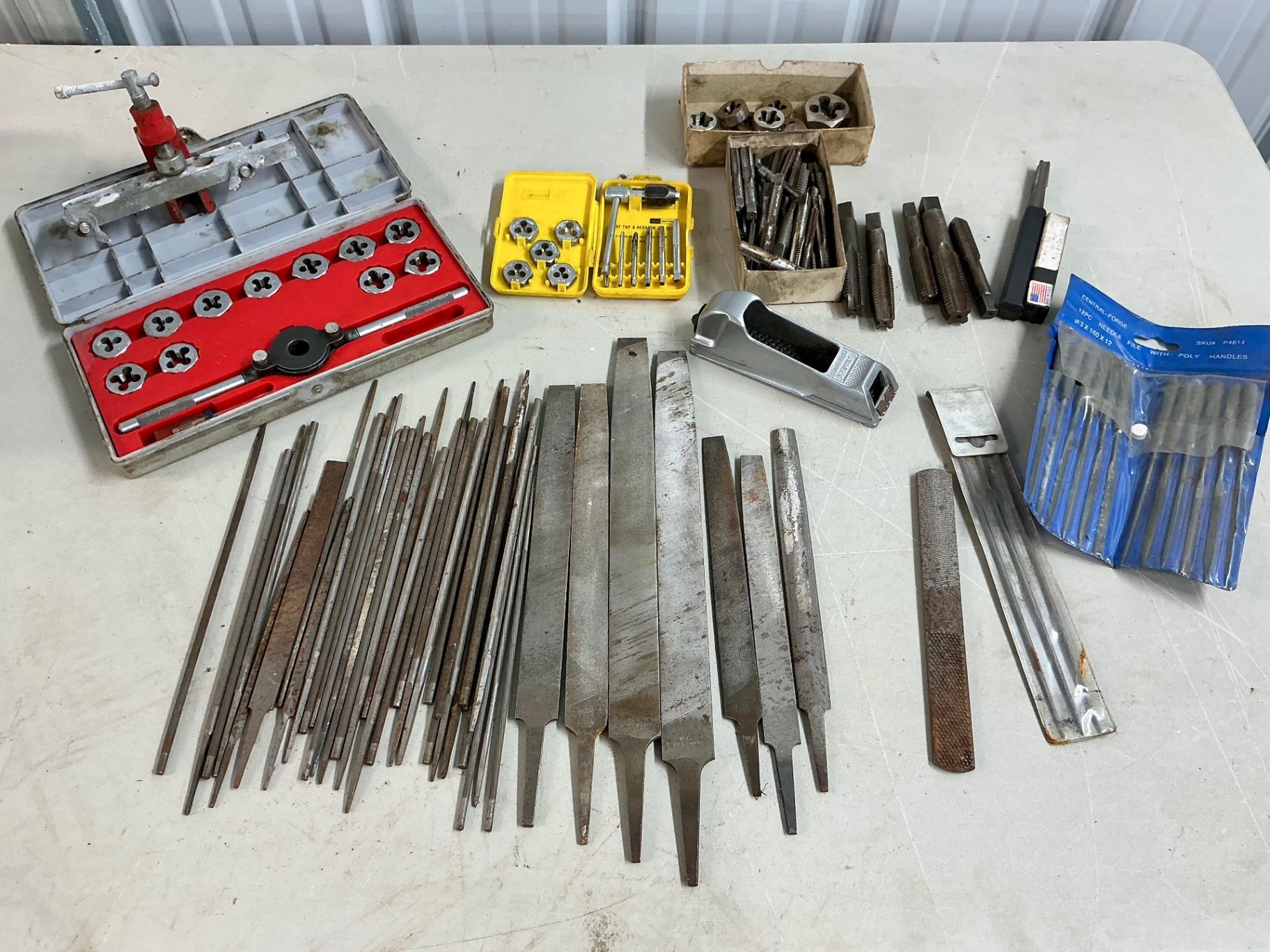 Assorted metalworking hand tools - image 1 of 6