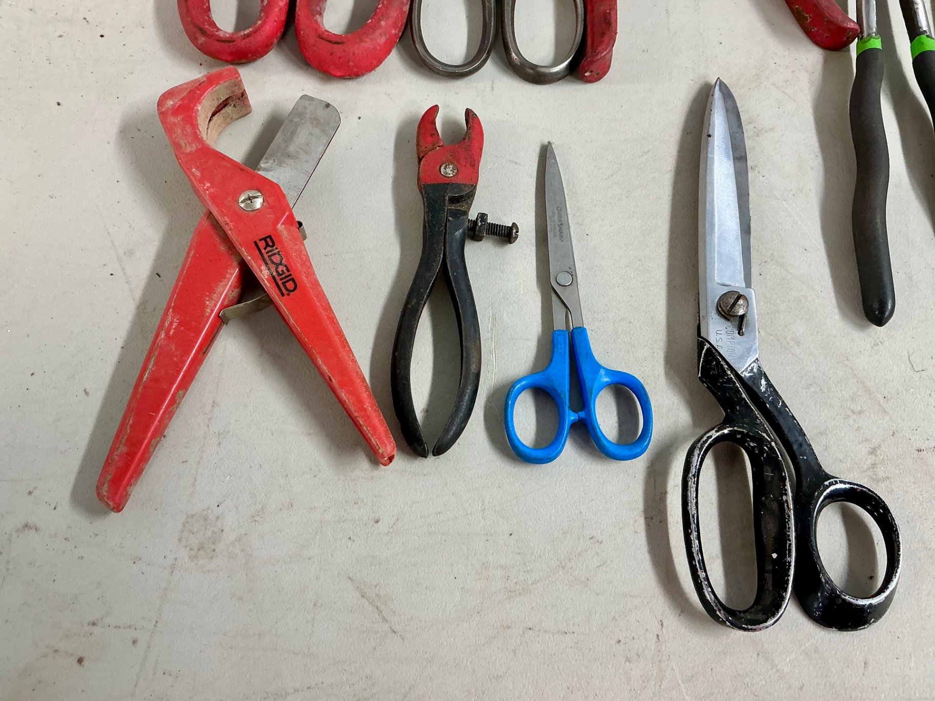Assorted hand tools: snips, shears, and scissors - image 2 of 5