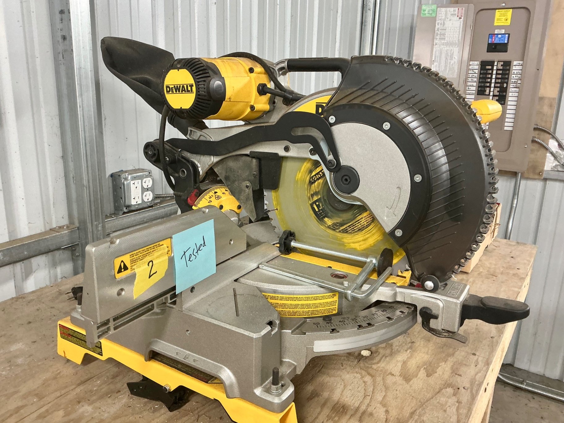 DeWalt 12-inch double-bevel compound miter saw - image 1 of 4
