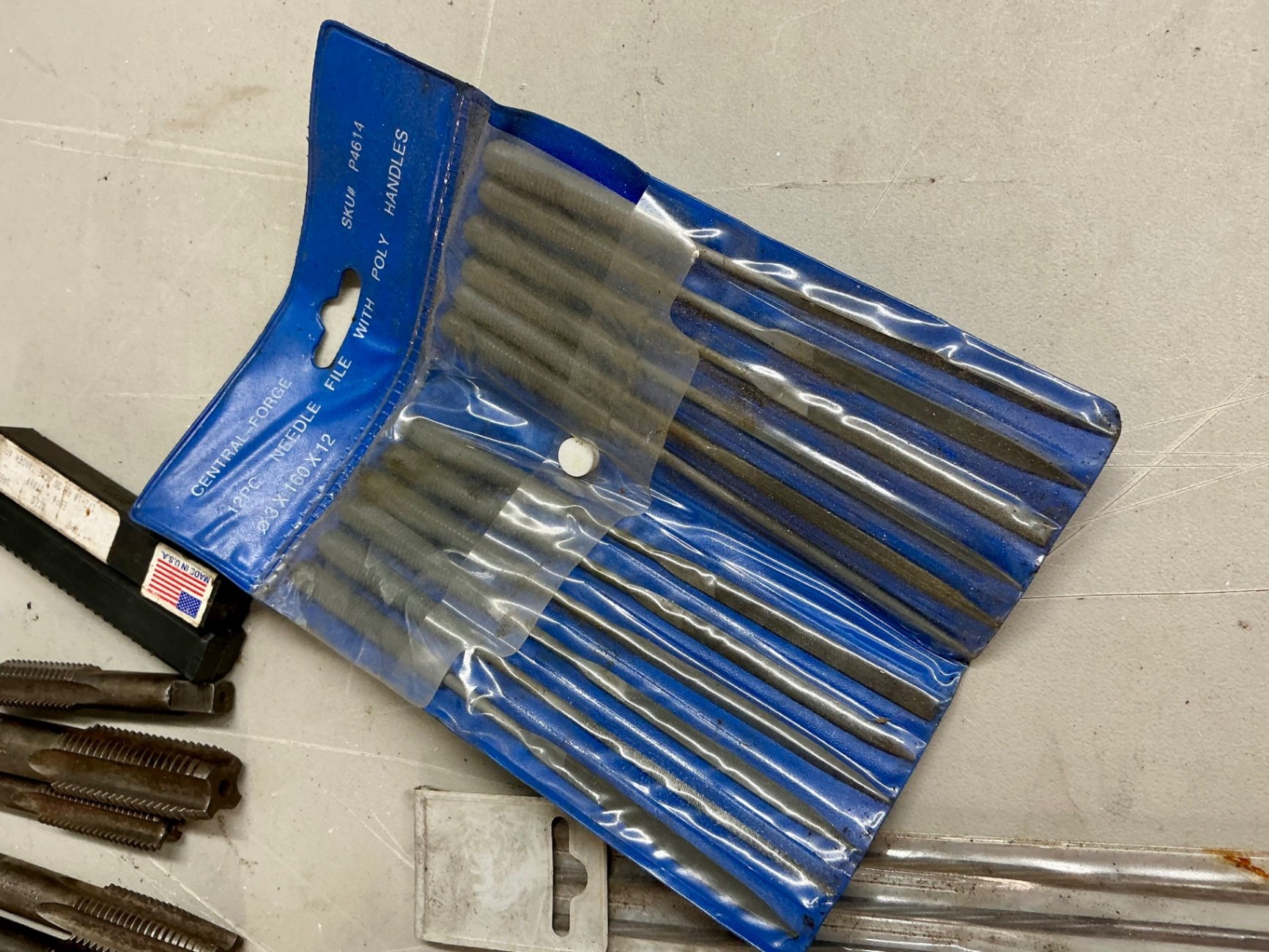 Assorted metalworking hand tools - image 4 of 6