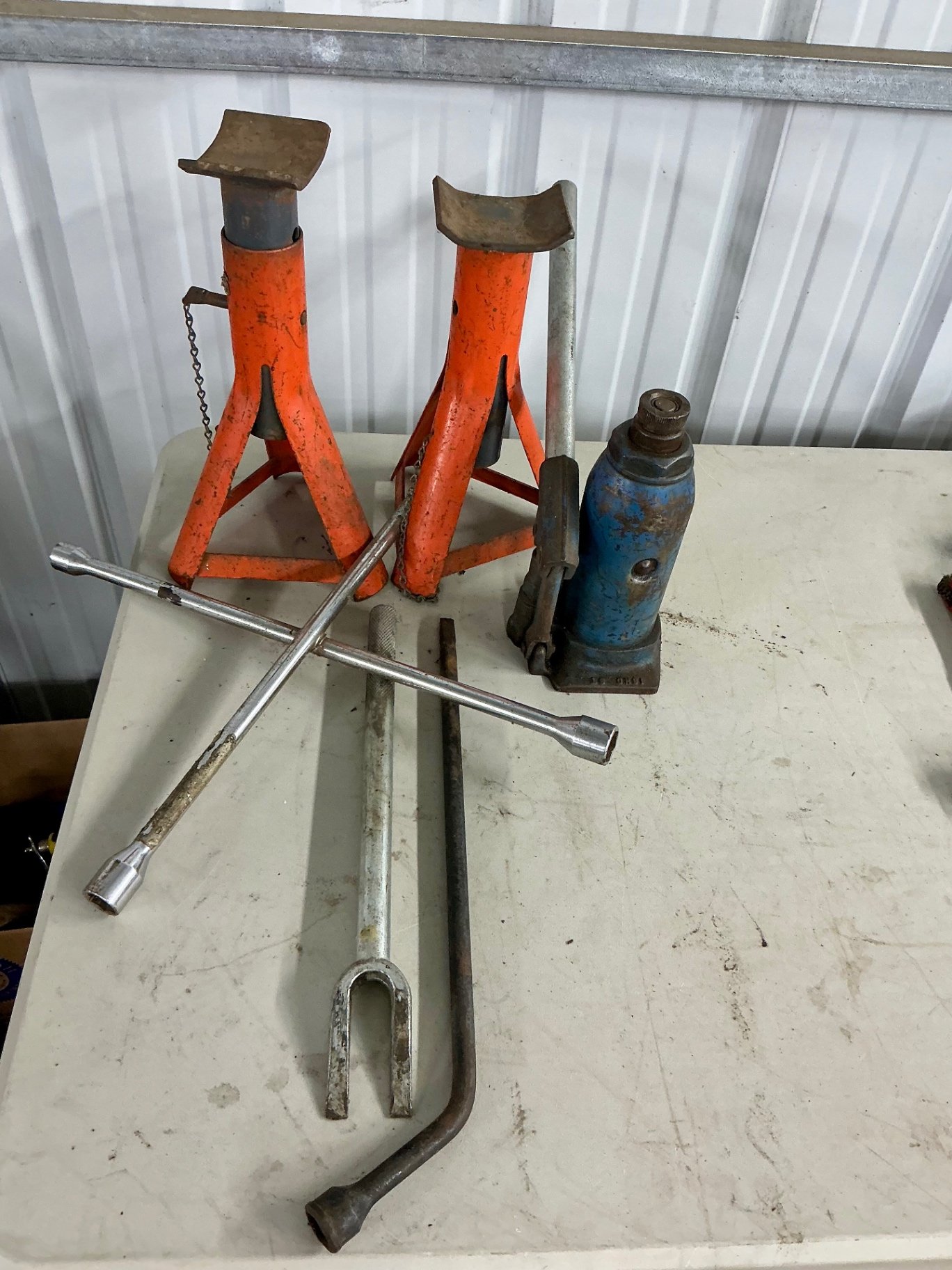 Automotive lifting and more - image 2 of 7