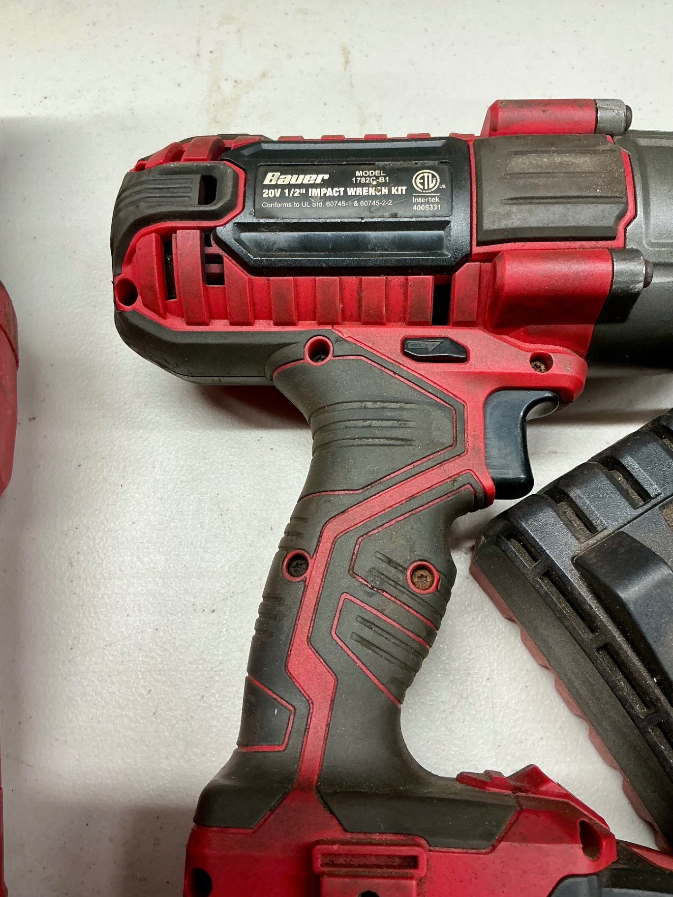 Bauer 20V cordless impact wrench kit and 6" Bauer orbit polisher with accessories - image 3 of 4
