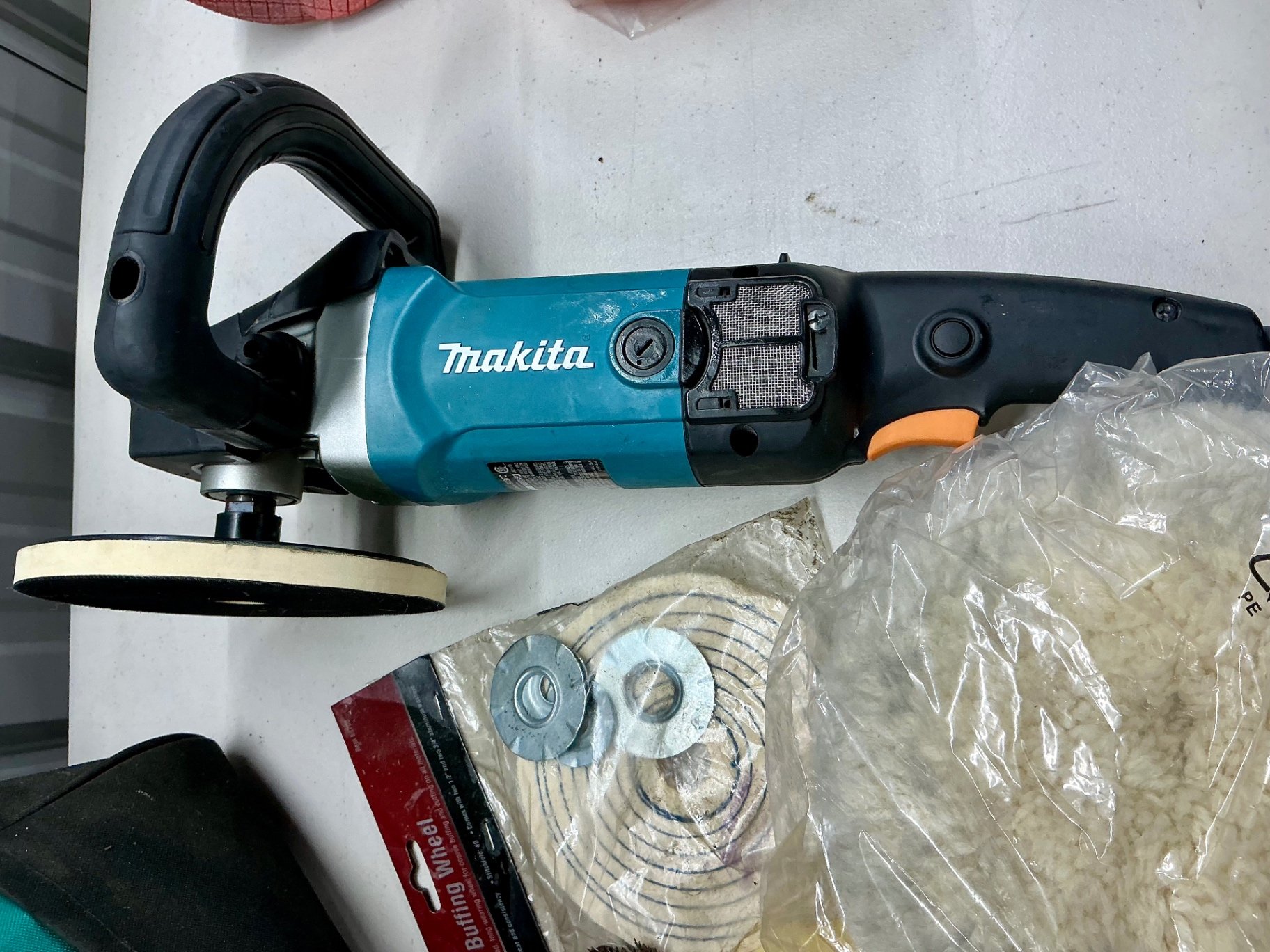 Makita angle grinder with polishing pads and accessories - image 3 of 4