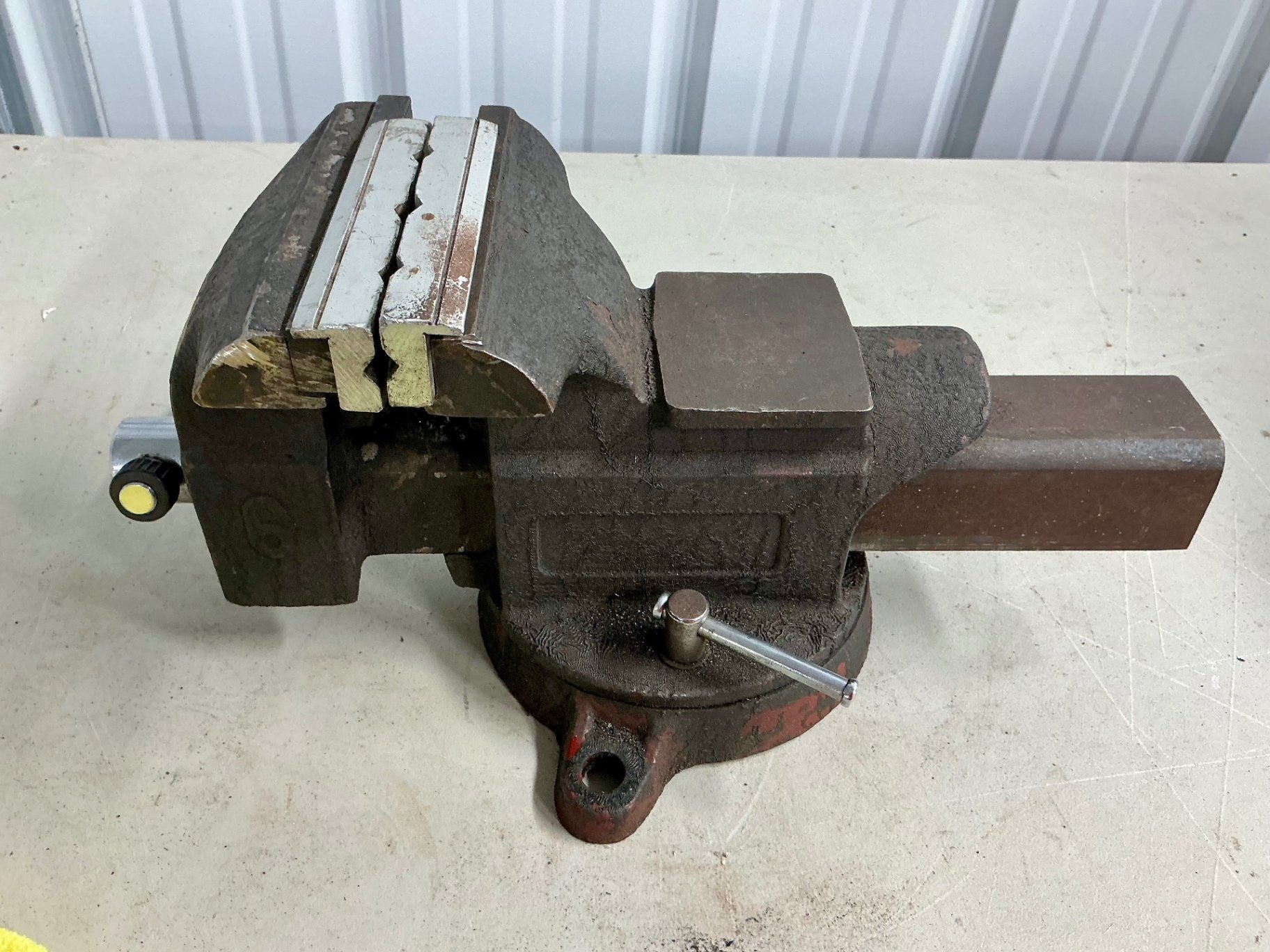 Bench vise with swivel base - image 2 of 3